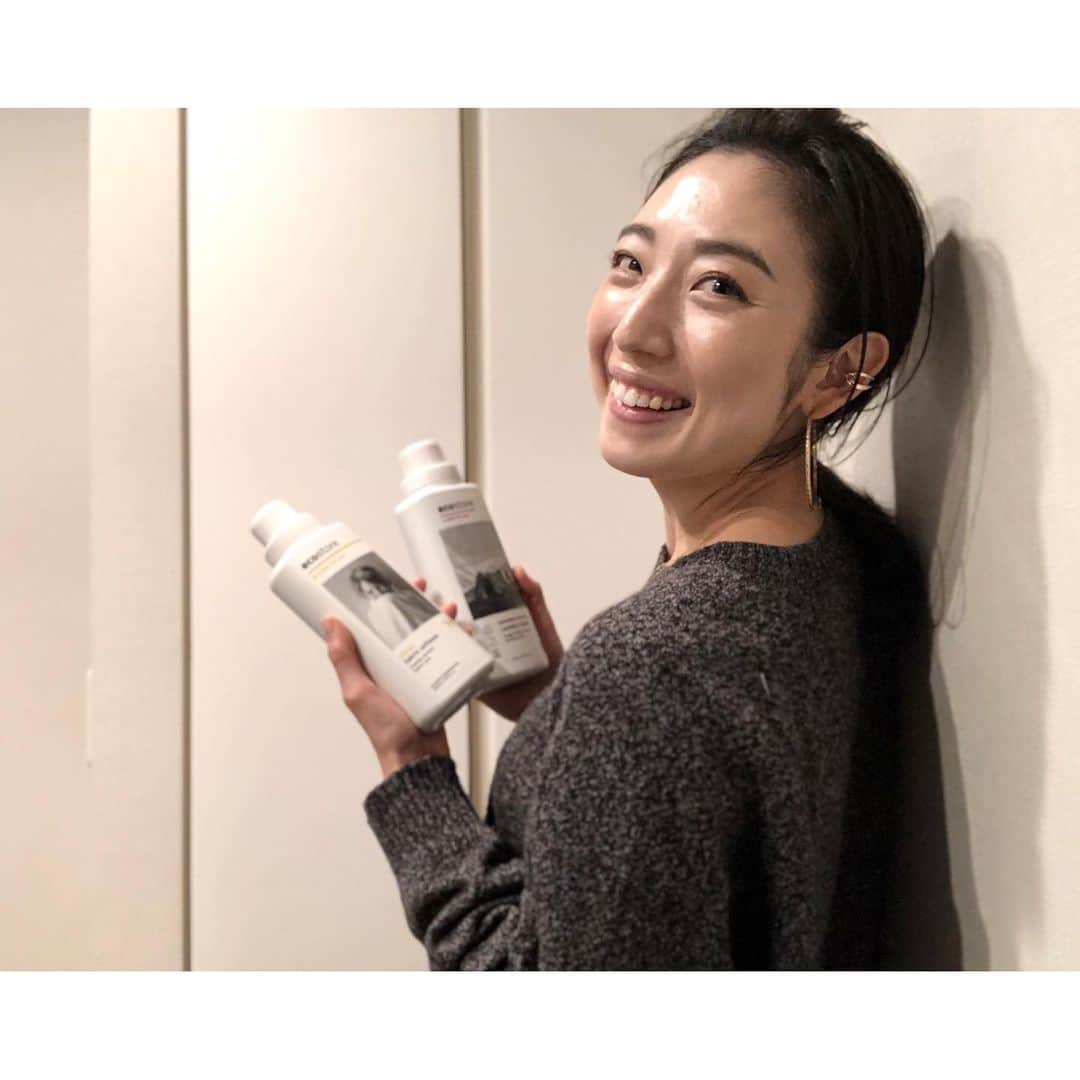 太田彩乃のインスタグラム：「洗濯洗剤と柔軟剤が無くなったのでリフィルステーションへ🌿  量り売り出来る場所も種類も、もっと増えたらいいなぁ、、、環境を考えての行動も無理せず続けられないと意味がないもんね😂 @ecostore.jp  @biople . . #エコストア #ecostore #量り売り #コスメキッチン#サステイナブル #エシカル #sustainableliving #sustainablelifestyle #地球に優しい暮らし」