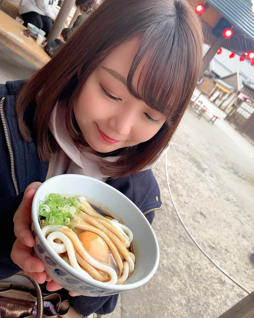 嶋梨夏さんのインスタグラム写真 - (嶋梨夏Instagram)「おかげ横丁に行ったら必ず食べるふくすけさんの伊勢うどん💓柔らかいのに喉越しがしっかりあって大好きです🥰いつも同じのにしちゃうから次はお肉入りにしようかなぁ😊✨✨✨ . . . . . #伊勢うどん #三重県 #三重 #おかげ横丁 #おかげ横丁食べ歩き #食べ歩き #ふくすけ #アラサー女子 #丸顔 #ボブ #ぷに子 #ぽっちゃり #photooftheday #JAPAN #japanesegirl #avex #avexmanagement #instagood #followme #シマリカコーデ #ricashima #嶋梨夏」12月12日 23時04分 - shimarica_jp