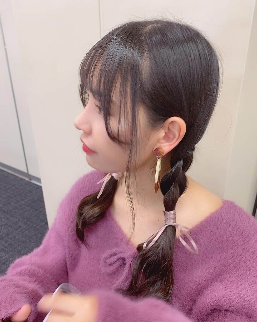 本郷柚巴のインスタグラム：「オンラインお話し会ありがとうございました😚❤️  珍しい三つ編み👧🏻  久しぶりに皆さんの顔を見れて 嬉しかったです💫元気出ました☺️  ドレスコードも揃えてくださって 本当にありがとうございました💦」