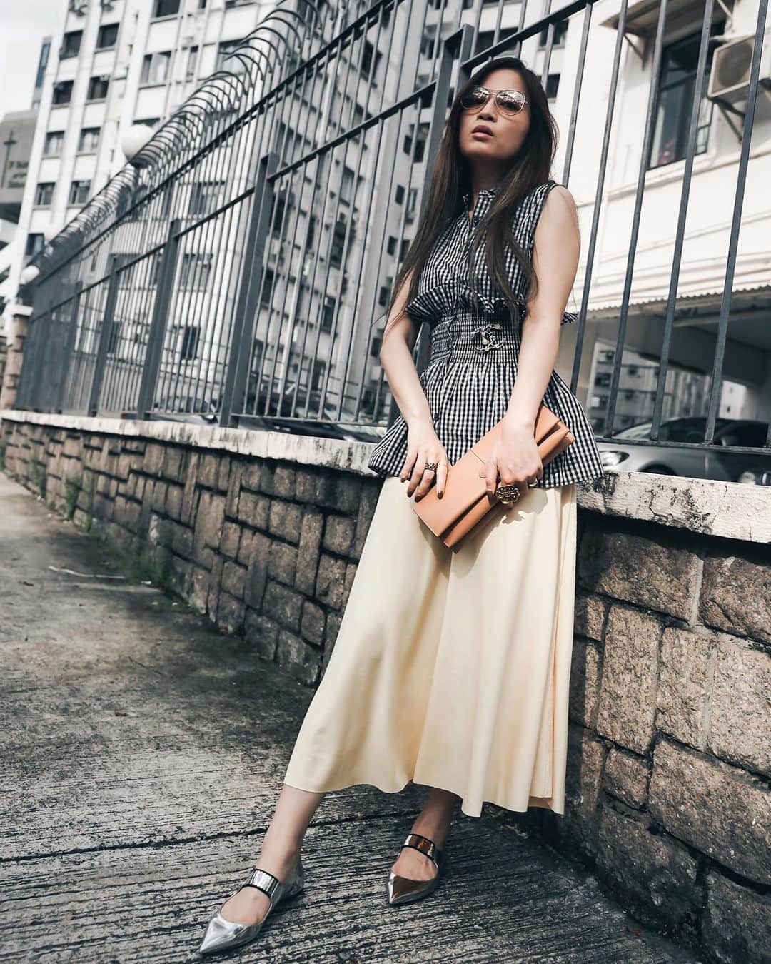 Ruby Kwanのインスタグラム：「Do you have outfit pictures taken but never shared? 🧡 I have MANY! 🙈✨😜 Happy weekend! #rougecloset  This one was shot in September when I can still wear sleeveless. I like to style my brooch on my waist. And I really like this little clutch from Tod’s. Very refined Italian design and structure.  Top @anaisjourden Skirt @acnestudios Shoes @louboutinworld Clutch @tods Sunglasses & Brooch @chanelofficial Ring @gucci」
