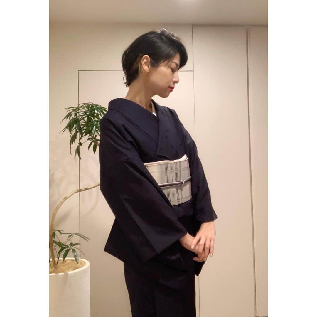 月船さららさんのインスタグラム写真 - (月船さららInstagram)「本日の舞台挨拶も着物👘✨ もうねぇ、着物着てると、気が引き締まってたまらないのです。  で、そのまま早めのご飯を食べにいき、中目黒のスタバのバーエリアで、コーヒーのお酒呑んで、今日というめでたい日に乾杯致しました🥂✨」12月12日 23時18分 - sarara_tsukifune