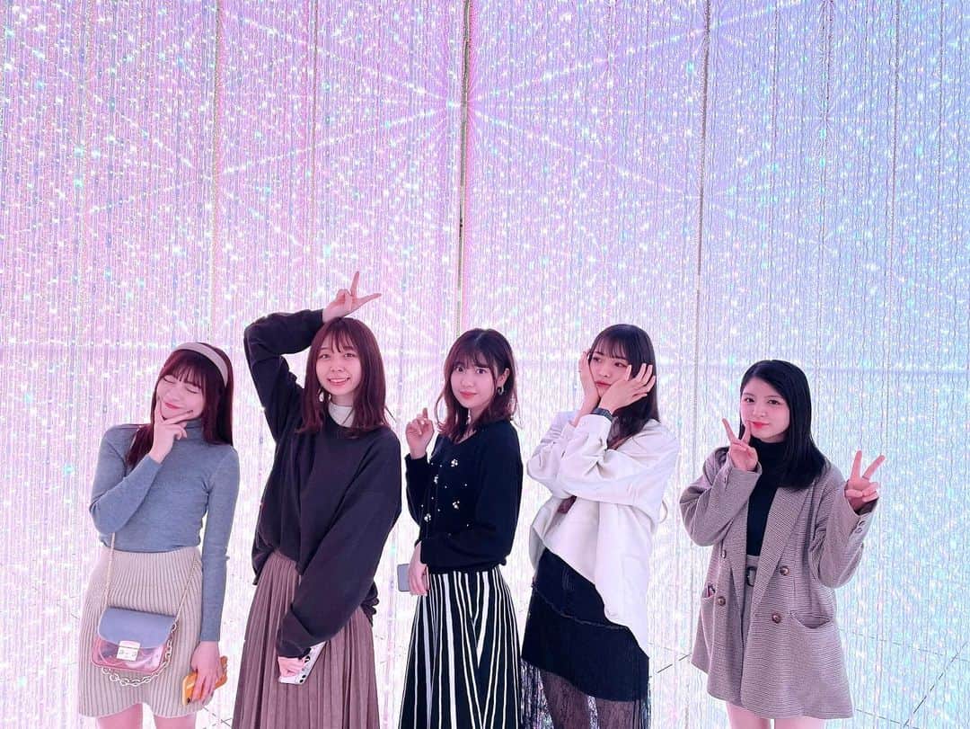 廣川奈々聖のインスタグラム：「ずっと行ってみたかったチームラボ✧̣̥̇ 🕊🤍  ﻿ ﻿ 最初からはだしの状態で﻿ 水に浸かるところもあったり、﻿ ﻿ 香りがしたり、色んな柔らかさの床があったり﻿……！ ﻿ ﻿ 皆でずっと興奮してた🐰（笑）﻿ ﻿ ﻿ ﻿  最初から最後まで本当に楽しかった〜♡🥰  ﻿ ﻿ ﻿ ﻿ (お客さんがいない時間帯なので﻿、マスクは外させてもらっています☺︎ )﻿ ﻿ ﻿ 　﻿ ﻿ ﻿ #チームラボプラネッツ#チームラボ豊洲#豊洲チームラボ#おでかけスポット#東京観光#豊洲 ﻿ #teamlabplanets﻿」