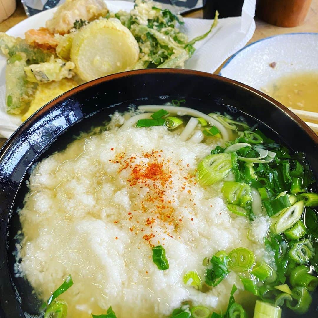 のインスタグラム：「今日のゴルフは無かったことにします。99も叩いた…。  運動後の飯＆酒がうまい！ そんな一日。」