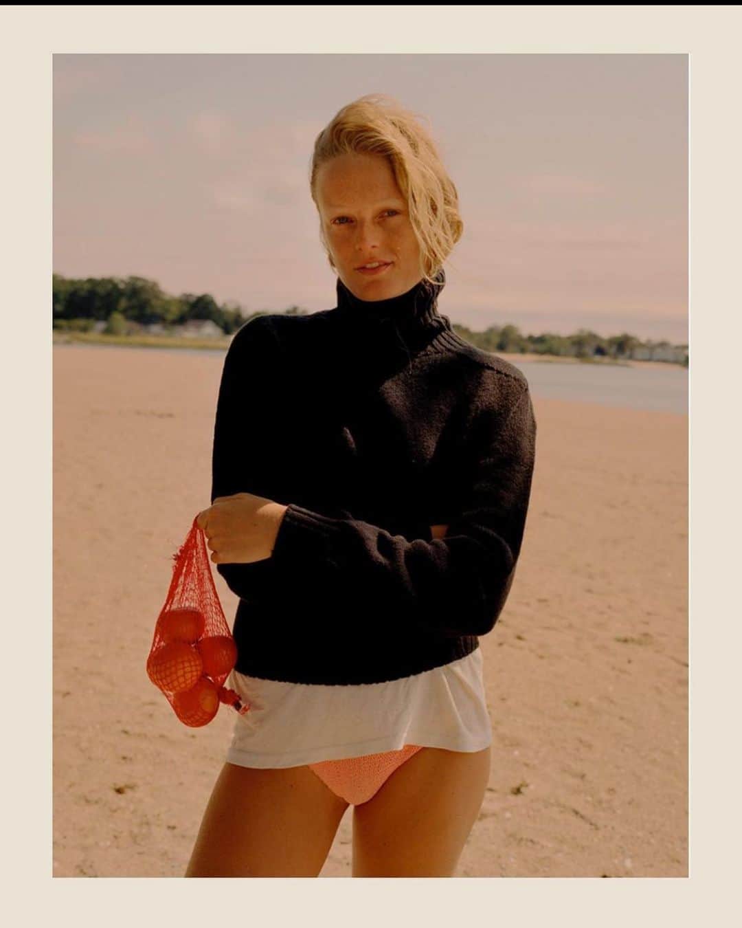 ハンネ・ギャビー・オディールのインスタグラム：「Sweater weather + vitamin sea 🍊for @_____isfun by @jamesbrodribb so happy to be part of this beautiful project thx @julieragolia #orangeyouglad」