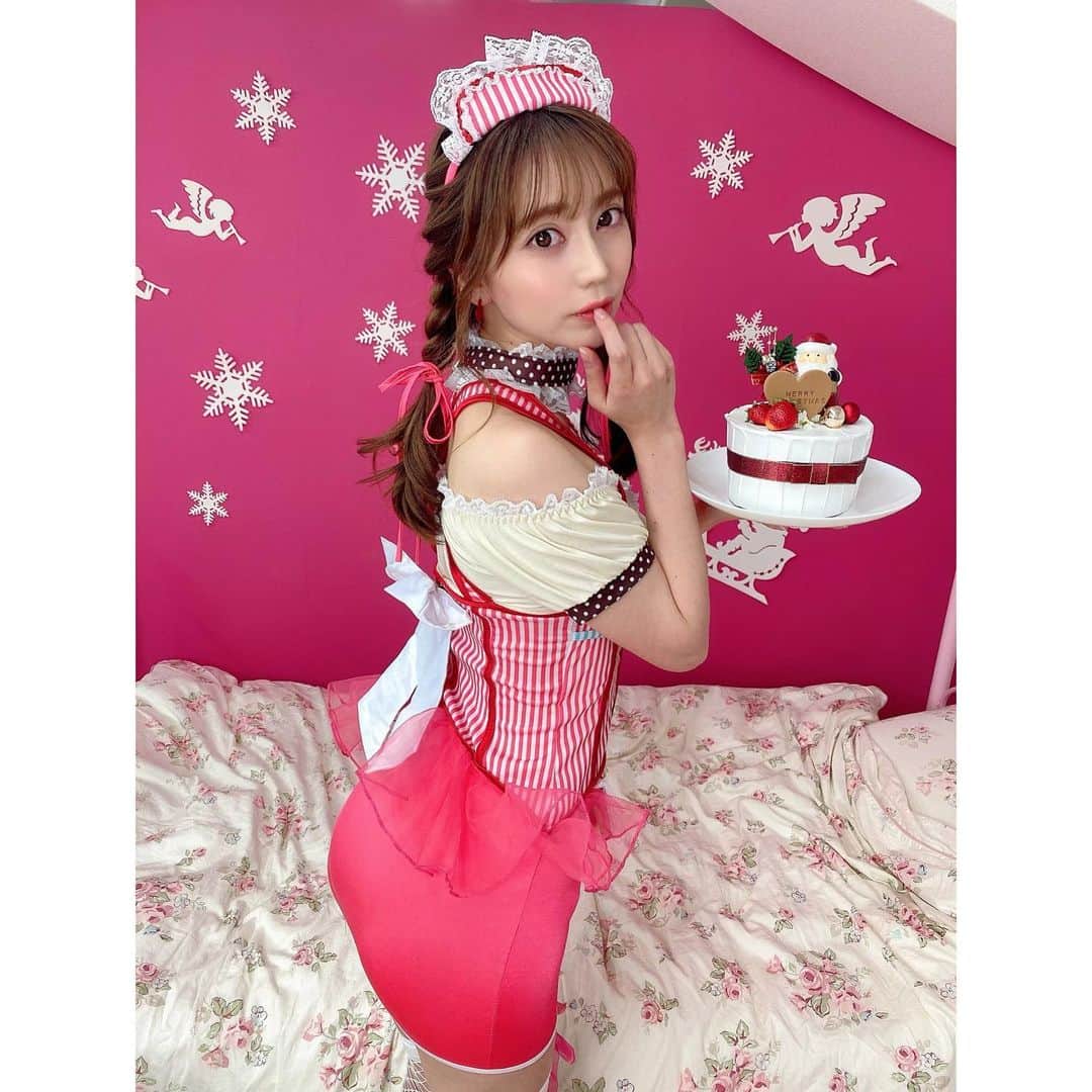 堀尾実咲のインスタグラム：「今日の撮影会とカレンダーお渡し会 来てくれたみんなありがと🎂🎅💚 ・  今日も たくさんの方が会いに来てくれて 嬉しかったよおおお🥰❤️  撮ったお写真を SNSに掲載する際は  m.ayase@eee-smile.com  に申請お願いします☺️  わたしにはDMで送ってね💕  #撮影会 #グラビア #アイドル #コスプレ #ウエイトレス #クリスマス #christmas #クリスマスケーキ」