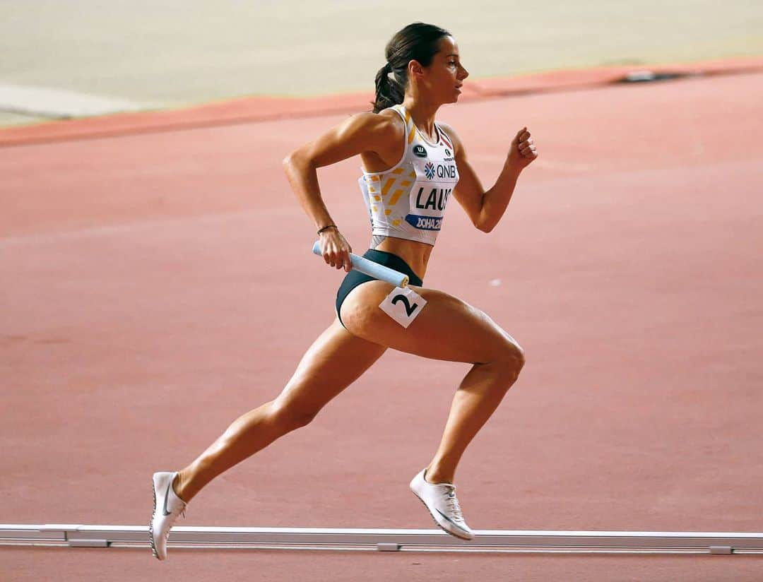 Camille LAUSのインスタグラム：「Goeiedag allemaal,  Ik wil jullie laten weten dat ik met de Vlaamse atletiek federatie ga werken @atletiek.be @sportvlaanderen  Natuurlijk zal dat mijn doelstellingen niet veranderen namelijk: zo snel als mogelijk lopen en in de mooiste manier onze Belgische kleuren dragen 🇧🇪  Hartelijk dank aan de @adeps_officiel en Fédération Wallonie Bruxelles die me sinds een paar jaren gesteund hebben.  Groetjes,  Camille ❤️  #roadtotokyo #teambelgium   ©️ PhotoNews @jimmybolcina」