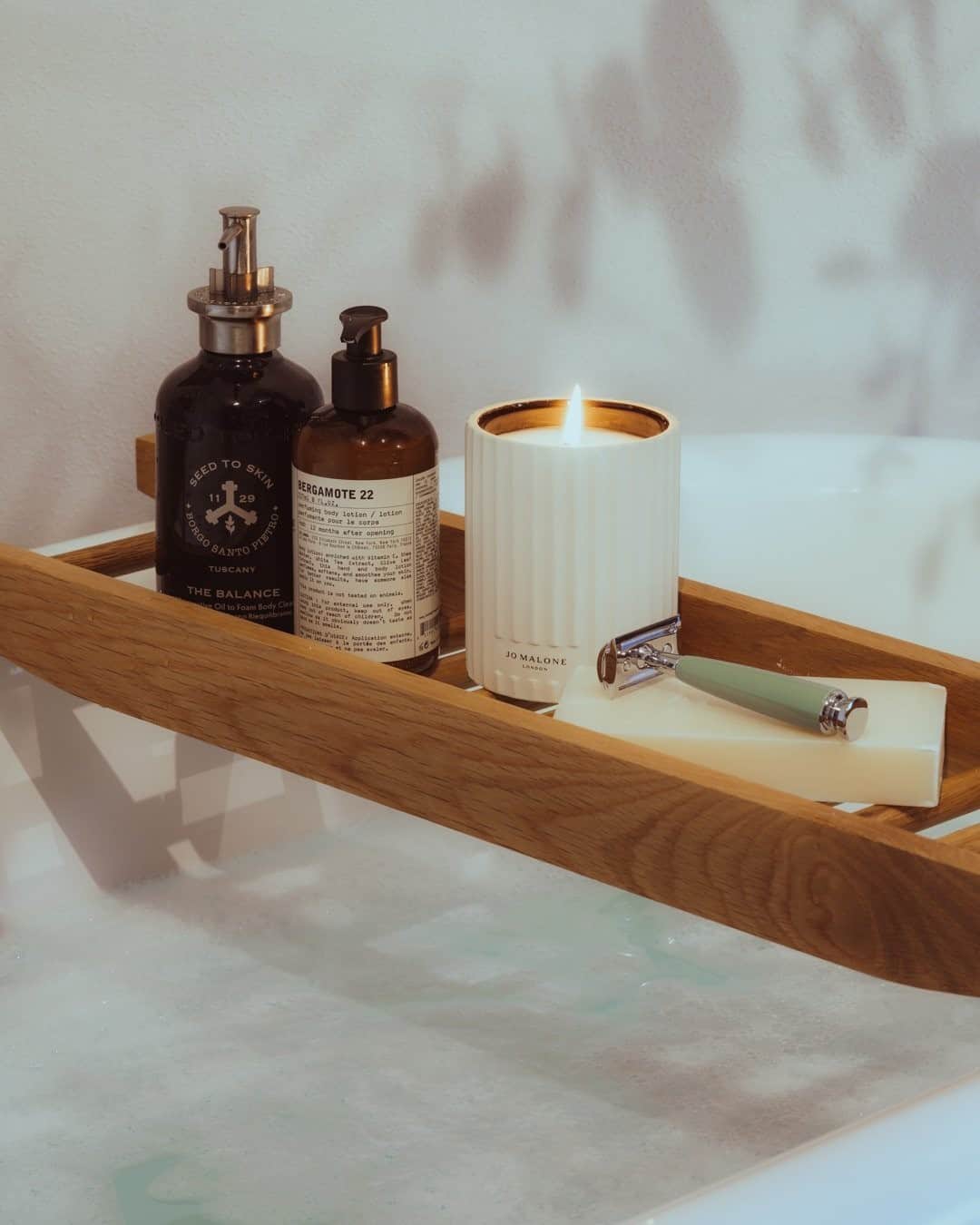 MR PORTERのインスタグラム：「Given that so many of us have had to adapt to remote working this year, the bathtub might just be the place for inspiration. We can neither confirm nor deny whether this article was written while submerged in warm, soapy water, but we strongly advise you to keep electrical equipment, such as your phone, out of the bathroom. But, after you've had a soak, head to the link in bio to discover our tips for making your bath even better. #MRPORTERLittleLuxuries  Shop the story: Seed to Skin - The Balance Restorative Body Cleanse  Le Labo - Body Lotion - Bergamote 22, 237ml Jo Malone London - Wild Berry & Bramble Scented Candle, 300g D R Harris - Fusion Chrome and Resin Four-Piece Shaving Set」