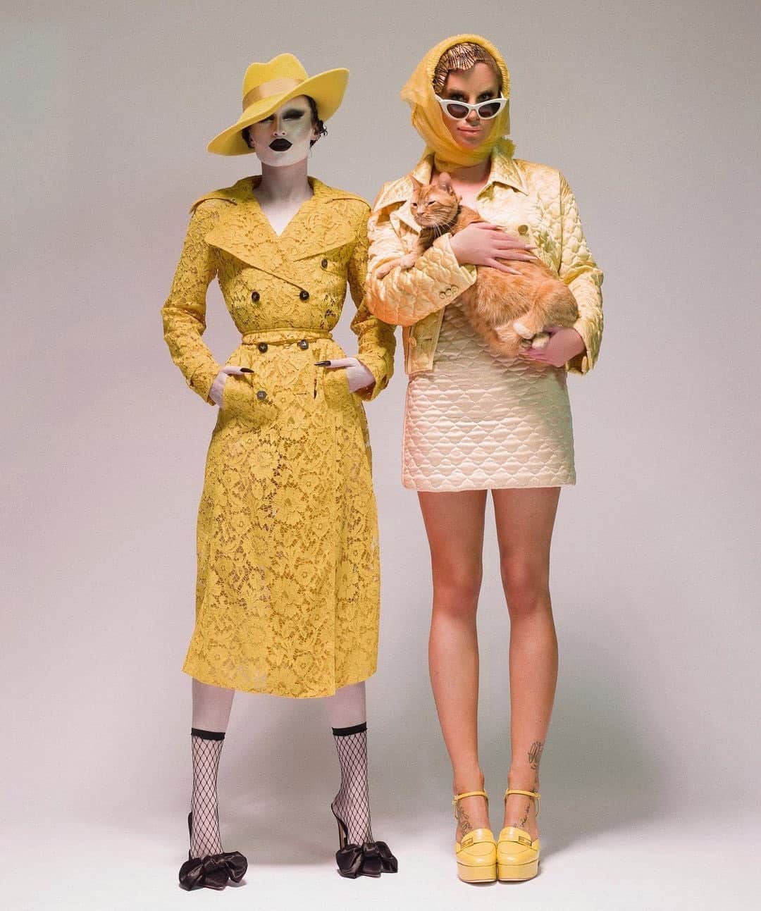 のインスタグラム：「👩‍❤️‍💋‍👩🐯🍌🛎📒⚠️💛💰⚱️🌼🐥🍯🌞🔥🏵🎫 @gottmilk wearing a #piersatkinson #fedora, with #gigigorgeous and photographed by the megatalent of @franzszony 😘 - Repost the Gorgeous Gigi @gigigorgeous: “The news is finally out🏁 My trans brother and best friend @gottmik is on season 13 of Drag Race😭🖤 I’m so fucking happy and PROUD! I’M A MIKKIE BABY!🏳️‍⚧️ #TEAMGOTTMIK” thank you @theresidencyexperience 💛」