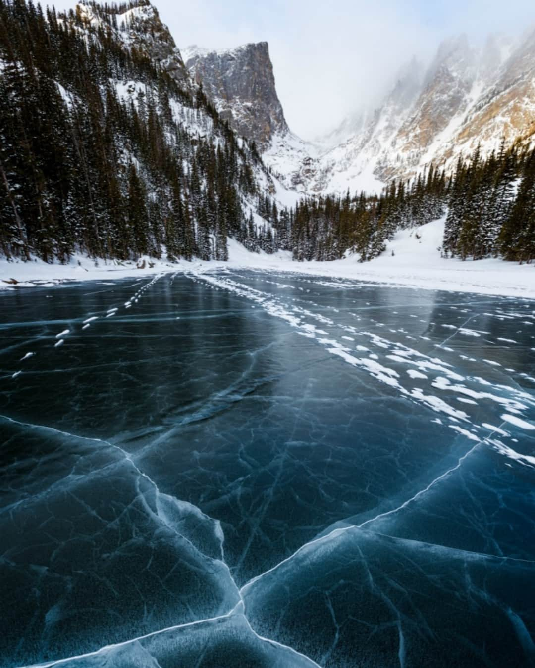 アメリカ内務省さんのインスタグラム写真 - (アメリカ内務省Instagram)「Everywhere you look, you can find patterns in Mother Nature. Cracks in Dream Lake at Rocky Mountain National Park in #Colorado create a gorgeous but perilous, natural tapestry. Always test ice before walking on it and never take chances. Besides hiking in winter, you can explore Rocky Mountain’s spectacular mountain environments by #snowshoeing, cross-country #skiing, #sledding and #wildlife watching. It's one of the nation’s highest national parks. With elevations from 7,860 feet to 14,259 feet, Rocky Mountain makes you feel like you are on top of the world. Photo by Carl Finocchiaro (www.sharetheexperience.org). #usinterior #RockyMountainNationalPark  #DreamLake #NatureisArt」12月12日 23時58分 - usinterior