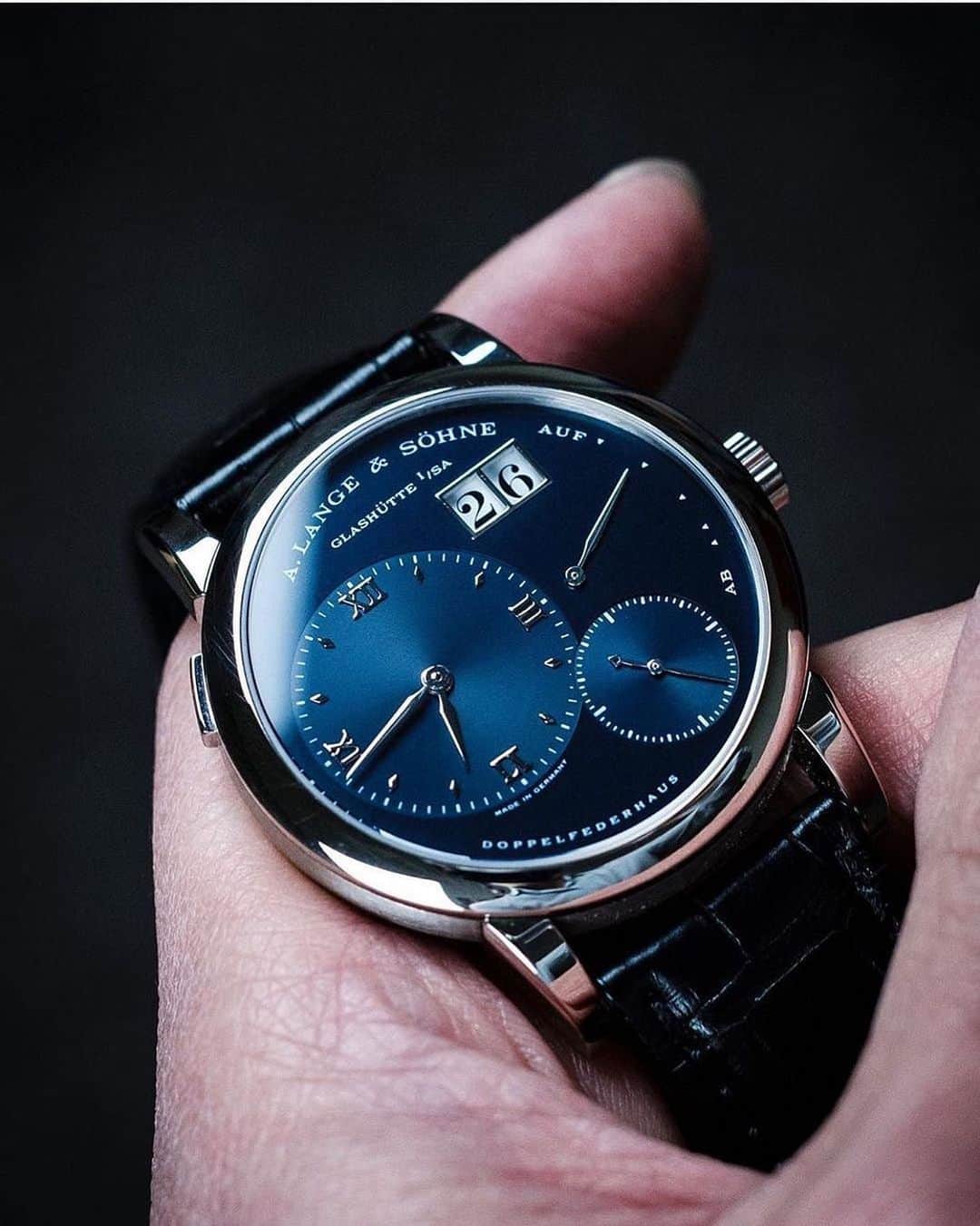 Daily Watchさんのインスタグラム写真 - (Daily WatchInstagram)「Stunning blue dial on this A. Lange & Söhne Lange 1 👌🏼 Photo by @anthony.do_」12月12日 23時59分 - dailywatch