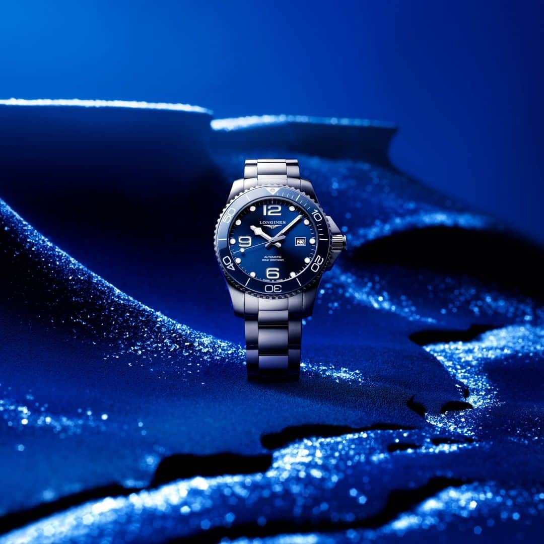 ロンジンさんのインスタグラム写真 - (ロンジンInstagram)「The #HydroConquest will brighten your winter and make your summer even better. #ElegantGreetings」12月13日 0時00分 - longines