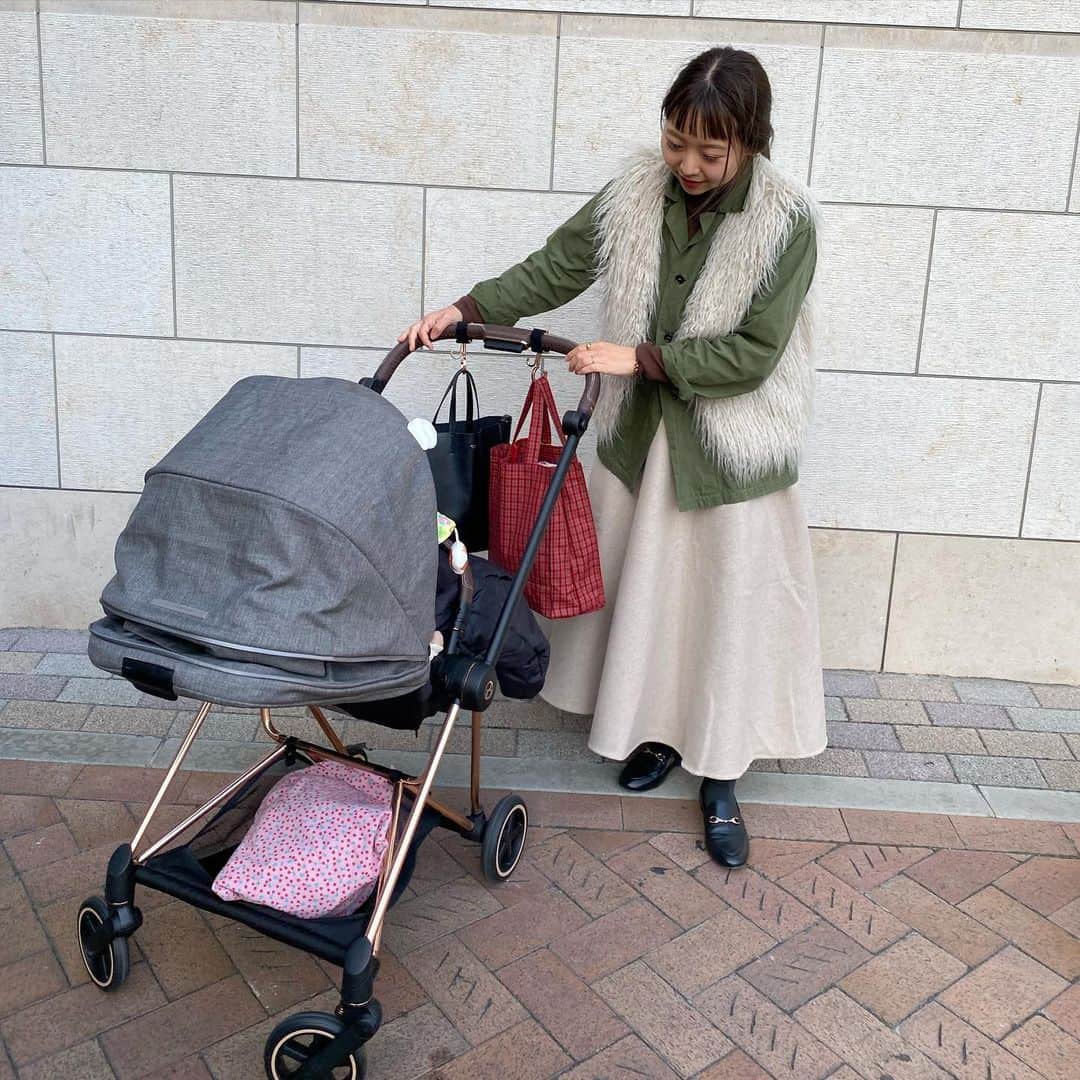 のインスタグラム：「.  いつかのおさんぽ🚶‍♀️  #ママコーデ」