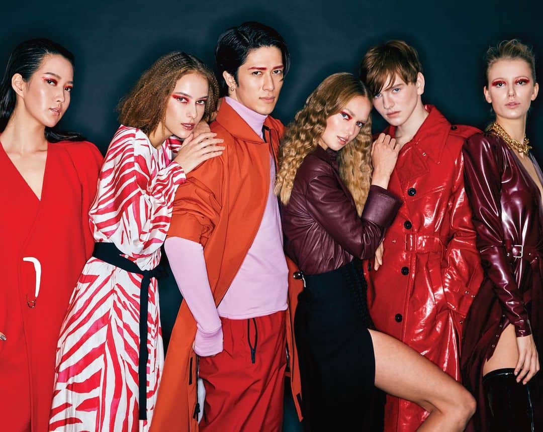 のインスタグラム：「Thank you to everyone, the team that made this shoot happen❤️✨  @gordonlund  @marcochanpro  @questartistsmodels @scmpnews」