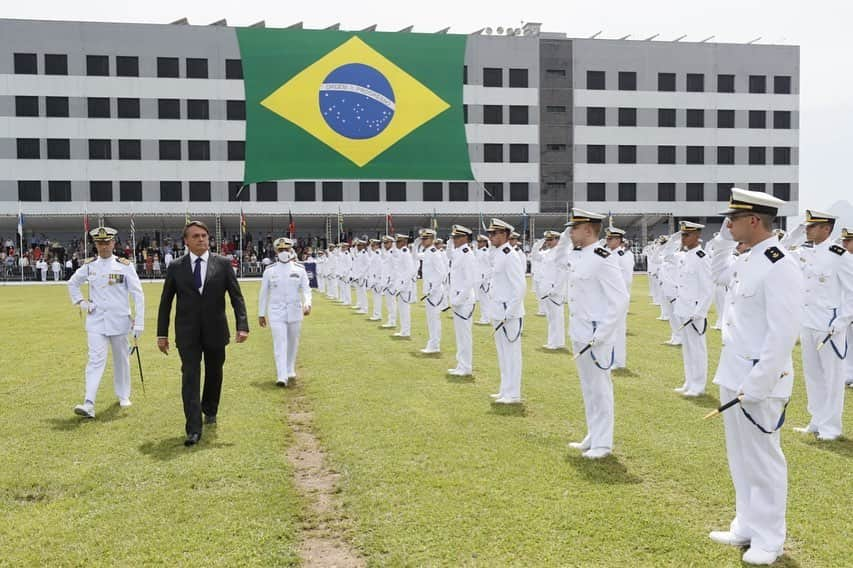 ジルマ・ルセフさんのインスタグラム写真 - (ジルマ・ルセフInstagram)「Neste sábado (12), o Presidente Jair Bolsonaro participou da Cerimônia de Declaração de Guardas-Marinha de 2020 e da Entrega de Espadas da Turma Capitão-Mor  Jerônimo de Albuquerque, no Rio de Janeiro (RJ).  Fotos: Isac Nóbrega/PR」12月13日 0時05分 - presidenciadobrasil