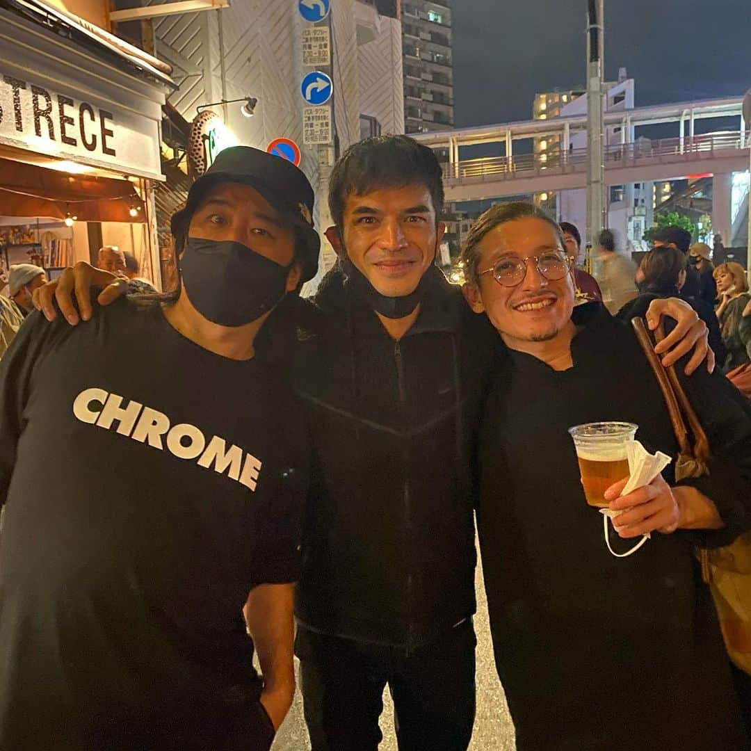 青木ロビンさんのインスタグラム写真 - (青木ロビンInstagram)「今夜は中尾憲ちゃんのマシンライブ 観に行きつつ ガキの頃からの友人尚玄とバッタリ乾杯したり。 楽しい。 みんな頑張ってて燃える。」12月13日 0時15分 - aokirobin