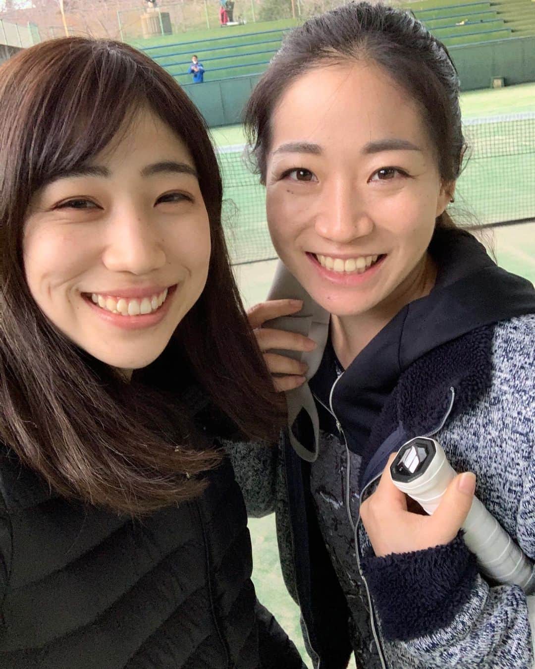 吉冨愛子 のインスタグラム：「実は今日の花川祭には妹もスタッフとして参加してました😂  楽しすぎました😂💓  #tennis #festa #hamamatsu #babolat #babolattennis #babolatfamily #sister #sports #family #athlete #テニス #イベント #浜松 #アオヤマスポーツ #バボラ #姉妹 #家族 #思い出」