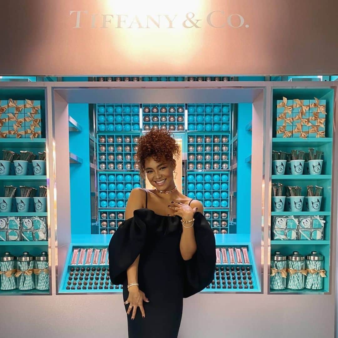 のインスタグラム：「Every girl's dream...❤️  Thankyou @tiffanyandco 💙」