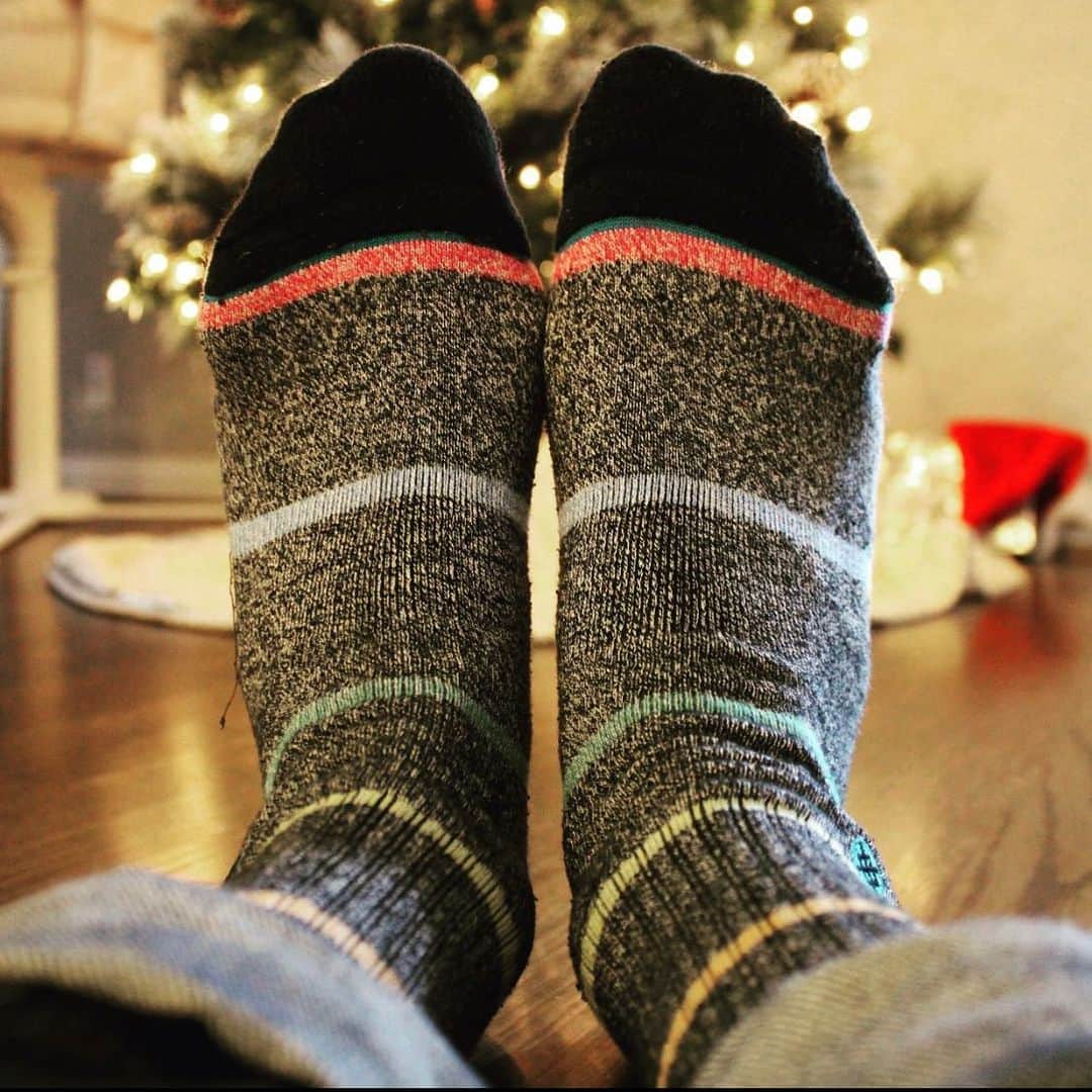 Stanceのインスタグラム：「Holiday comfort 🎄💭 Shop our super soft butter-blend™️ styles available now on Stance.com. 🎁 📸 @sadlervaden」