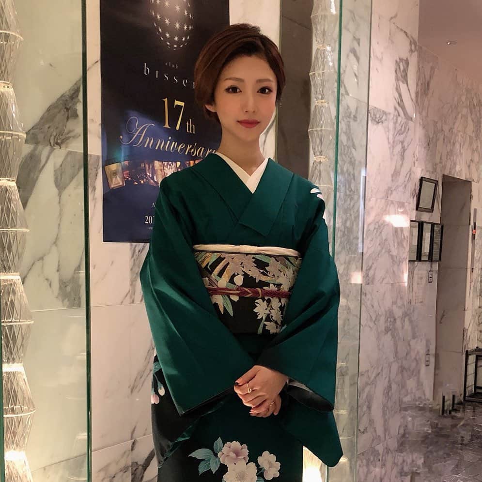 SAYAのインスタグラム：「着物また着たいなあ👘🌸  #ビゼ六本木 #bisser六本木 #INSOU東京 #lNSOU東日本 #MUSERVA六本木 #ミュゼルヴァ六本木 #六本木キャバクラ #六本木ニュークラブ #六本木クラブ #美ノ間 #六本木 #ホステス #ファンクラ #キャバ嬢ヘアメイク #キャバ嬢ドレス #bisser #月下美人 #着物」