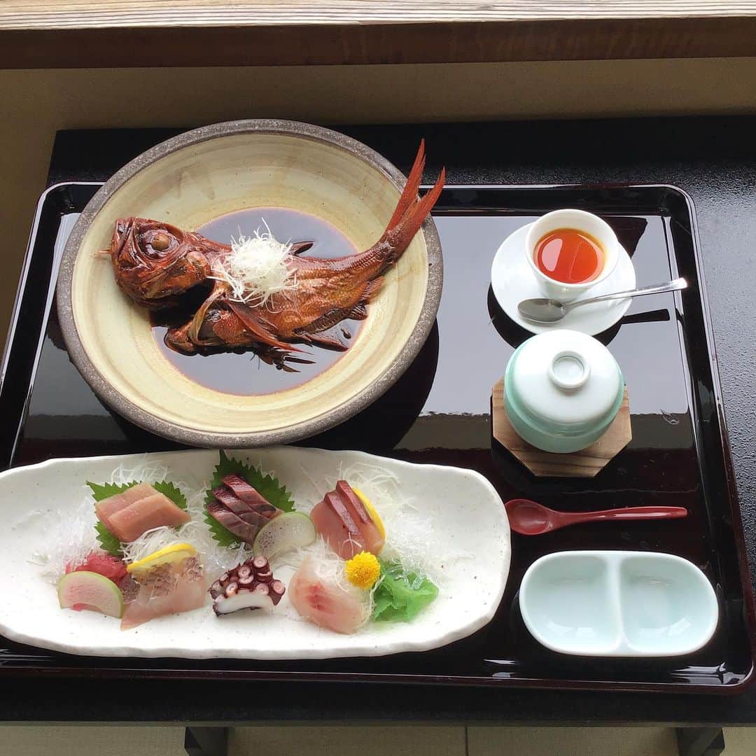 宮崎文子のインスタグラム：「🍀work＆food🍀  #とある日のロケ  武漢からの人の受け入れをした千葉勝沼。。 そこでGo toトラベル関連の取材をさせてもらいました。  政府に翻弄されながらもみなさん着々と営業に、励まれてました！  実は勝浦は縁を感じる場所。 千葉の勝浦は勝浦。 和歌山は那智勝浦。  ちなみに、他にも千葉と和歌山には地名が着いてるところがあります。  理由はまた、今後！  #勝浦 #千葉 #和歌山」