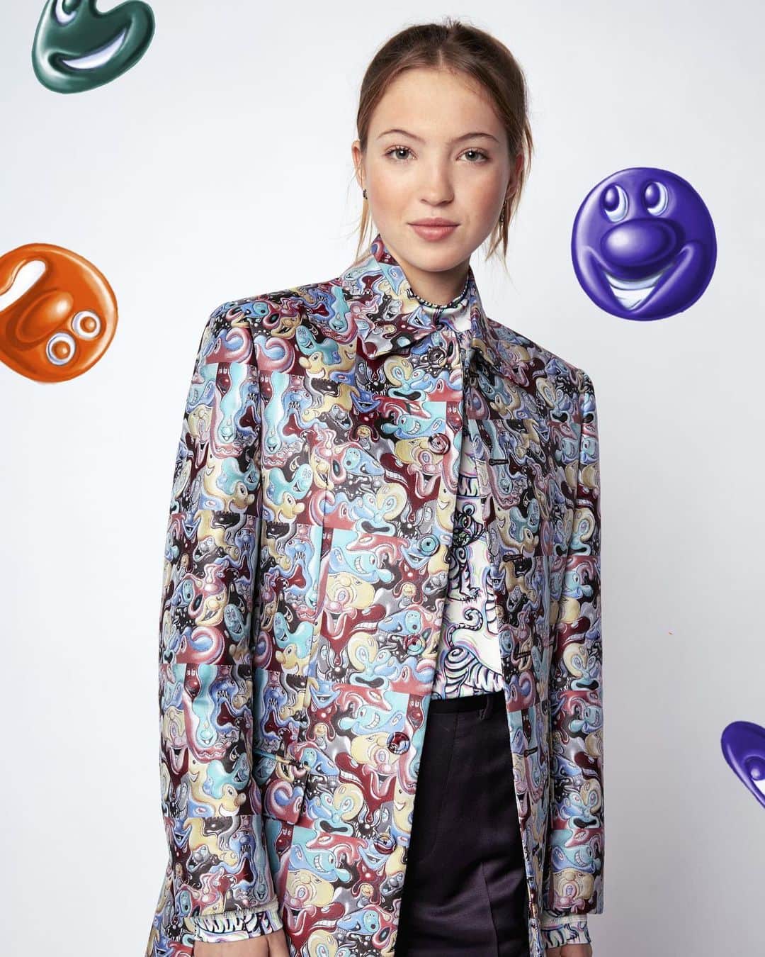 キム・ジョーンズのインスタグラム：「@lilamoss in @dior @kennyscharf 💙💙💙」