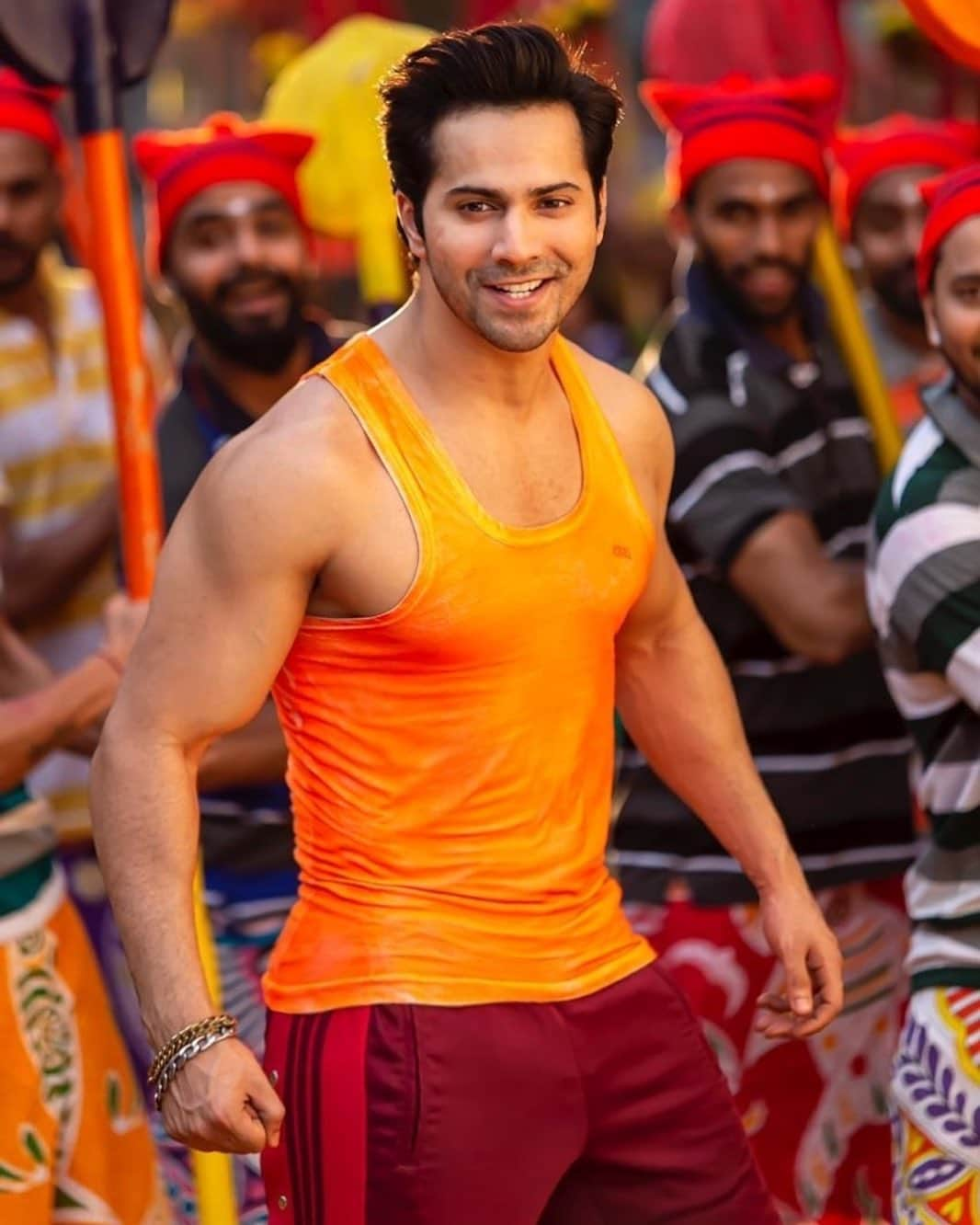 Varun Dhawanさんのインスタグラム写真 - (Varun DhawanInstagram)「👋🧡」12月12日 15時48分 - varundvn