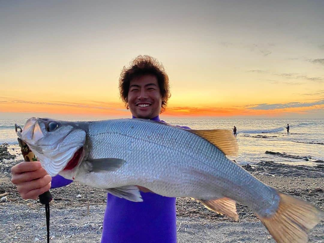 稲葉玲王のインスタグラム：「念願のヒラスズキ🎣🙏」