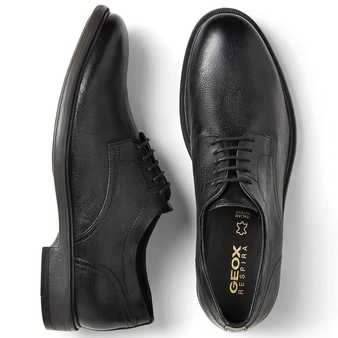 ジェオックスのインスタグラム：「Hey you, what do you think of a stylish look to celebrate  the incoming festive days? We'd like to give you a hint: our Geox Terence will be the perfect choice to complete your formal outfit! Comfortable and breathable, they will be your ideal companions to celebrate with the people you love.」