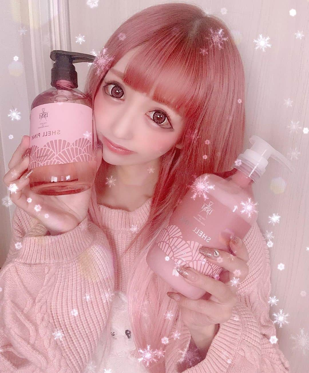 桜咲姫奈さんのインスタグラム写真 - (桜咲姫奈Instagram)「最近お気に入りのシャンプー💕  ismのshell Pink🎀 (@mon.chou.chou.official )  見た目もPinkで可愛いからバスルームに置いてるだけでも気分上がるし、匂いもめっっちゃいいから気合い入れたい日の前とかに使うのも🙆‍♀️💓  髪の毛もサラサラになるからすごいオススメだよ〜💕💕 ･ #シャンプー  #ismシャンプー   #ピンクカラー」12月12日 16時06分 - himena_ousaki