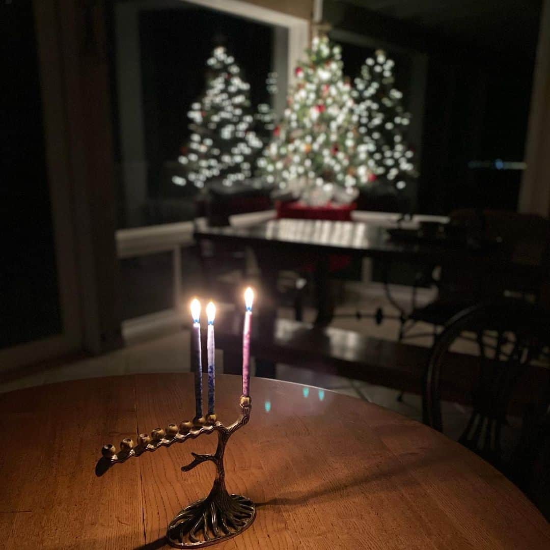 ダン・ブカティンスキーのインスタグラム：「Happy 2nd night everyone.   (Don’t be jealous Xmas. Your time is coming.)」