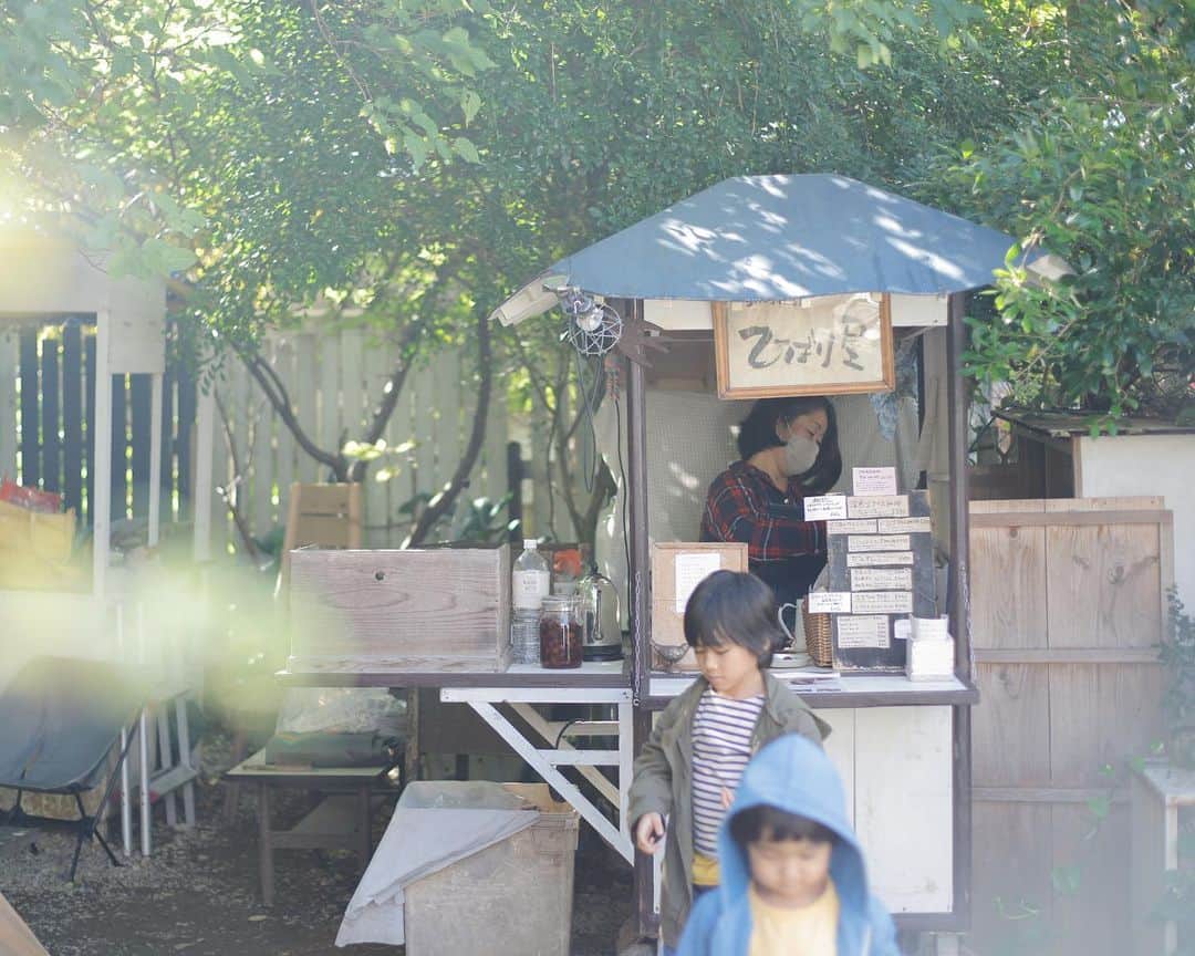 セソコマサユキさんのインスタグラム写真 - (セソコマサユキInstagram)「沖縄の木を使ったアウトドアブランド「favtime」のお披露目展示【木のカップをザックにぶら下げて】。珈琲屋台ひばり屋にて。  #favtime #珈琲屋台ひばり屋  #キャンプ #アウトドア #木工」12月12日 16時18分 - sesokomasayuki