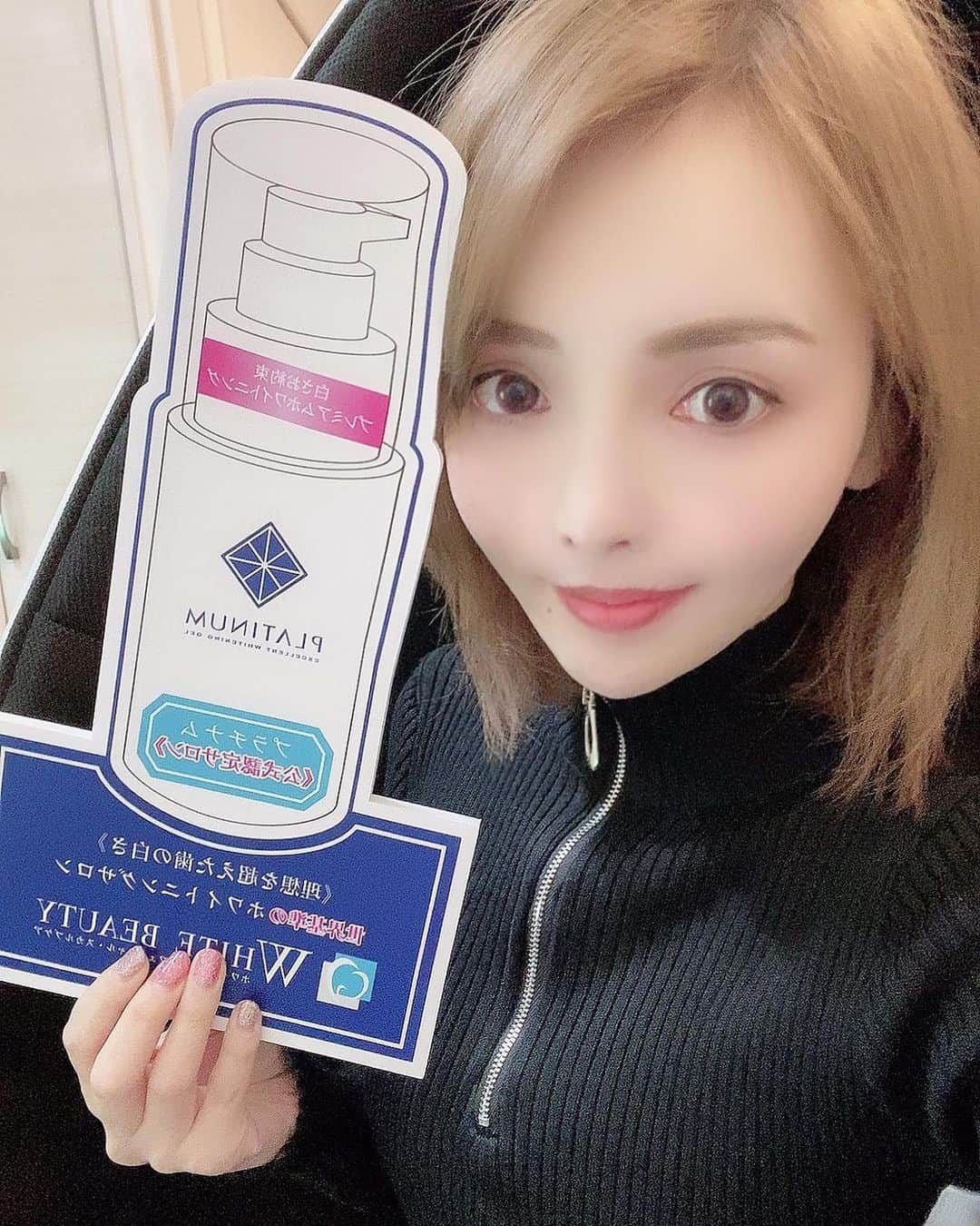 のインスタグラム：「昨日は　@white_beauty_ginza さんにて歯のホワイトニングを受けてきたよ〜は🦷✨ @masaaki19841101z 先生がとってもフランクで初めましてやったけどめっちゃ楽しかった！🤣 しかも一回で4トーン位白くなったの！🙏✨個人差はあると思うけど私の場合は「うわ白ー！あとつるつる！」て感じたよ👏✨ ホワイトニングの液も染みないしあったかくて私爆睡してた…笑 昔セルフホワイトニングで失敗したことあって染みたり痛い思いして辞めた経験があって、ビクビクしてたんやけど本当にここは一回で実感出来るし、有名人の方もいらっしゃってるみたいだから気になったらインスタのタグから見てみてね🥰 すっごくお勧めやし私も月1や2で通おうと思います…歯はやっぱり大切！美味しい物食べたら歯も気をつけようねぇ🥺✨🦷 #美容 #銀座 #個室 #女性 #LINE #中央区 #東銀座 #芸能人 #銀座グルメ #銀座ランチ #銀座美容室 #ホワイトニング #ホワイトビューティー　#銀座ホワイトニング #beauty #whitening #teeth #white #ginza」