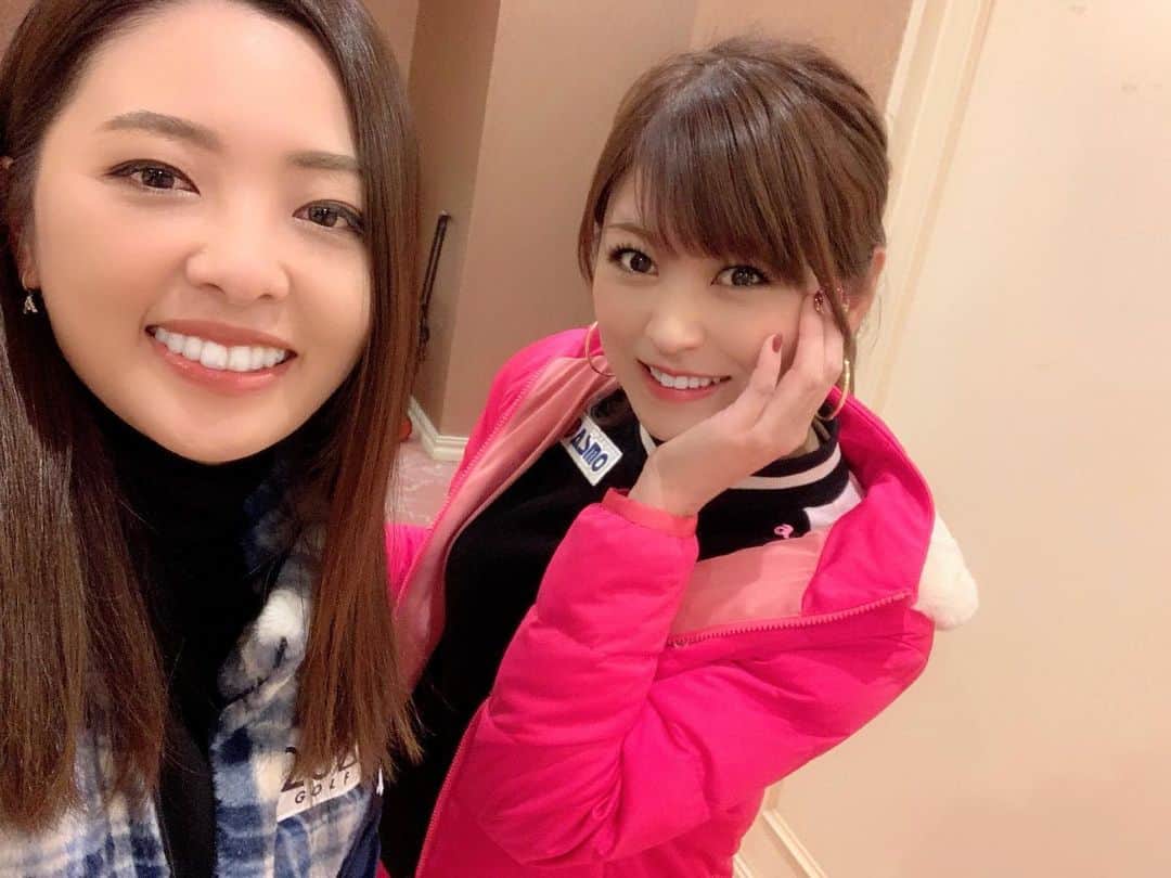 坂之下侑子のインスタグラム：「あさみちゃんと🥰可愛くて癒された1日でした🤍🤍  楽しかったー🏌️‍♀️⛳️  また来週🤗💕 #女子プロゴルファー #ゴルフ #菊池明砂美プロ #💗💗💗」