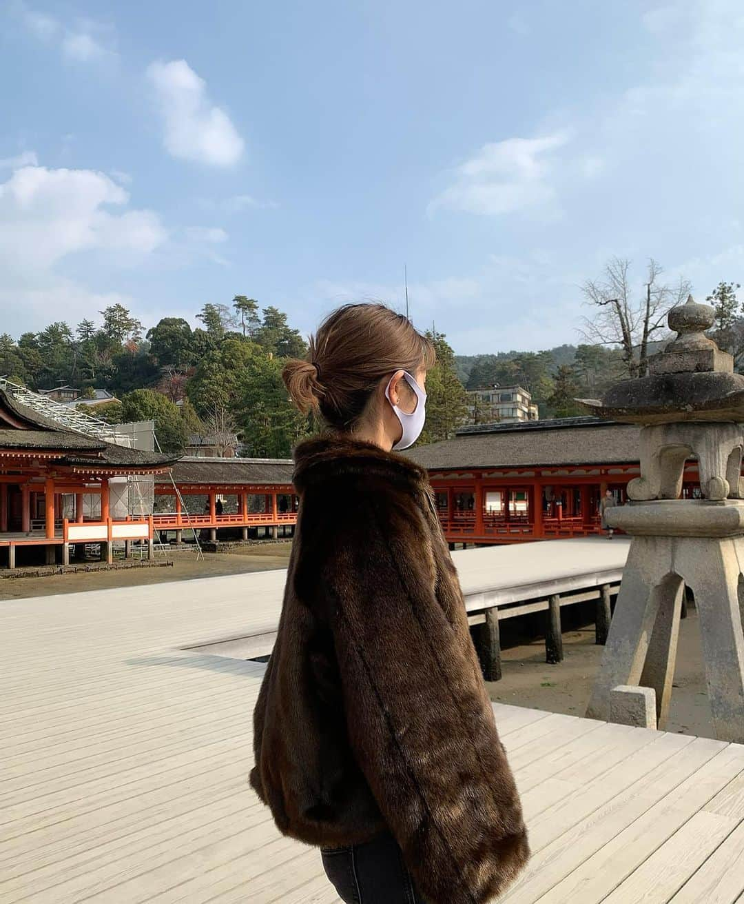 優木望未さんのインスタグラム写真 - (優木望未Instagram)「初めて来ました厳島神社✨ 鳥居が工事中で見られなかったのが残念だったのでまた行きたい⛩✨✨ 今夜は🏀！  #농패션  #宮島 #미야지마」12月12日 16時44分 - im__non