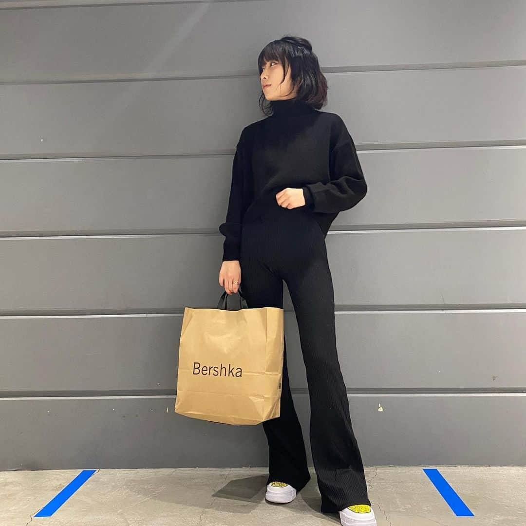 山口るあさんのインスタグラム写真 - (山口るあInstagram)「お買い物久しぶりに服買ったの😉  買ったアウターが、可愛すぎて....,」12月12日 16時58分 - ru_chandabe