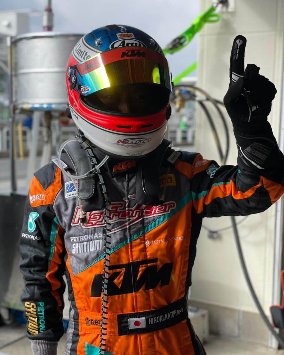 有馬綾香のインスタグラム：「ピレリ スーパー耐久 第5戦 inオートポリス  2号車 ケーズフロンティア SYNTIUM KTM 予選1位通過！！ ポールポジションゲットしました✨  明日は5時間耐久レース！ 応援よろしくお願いします😇」