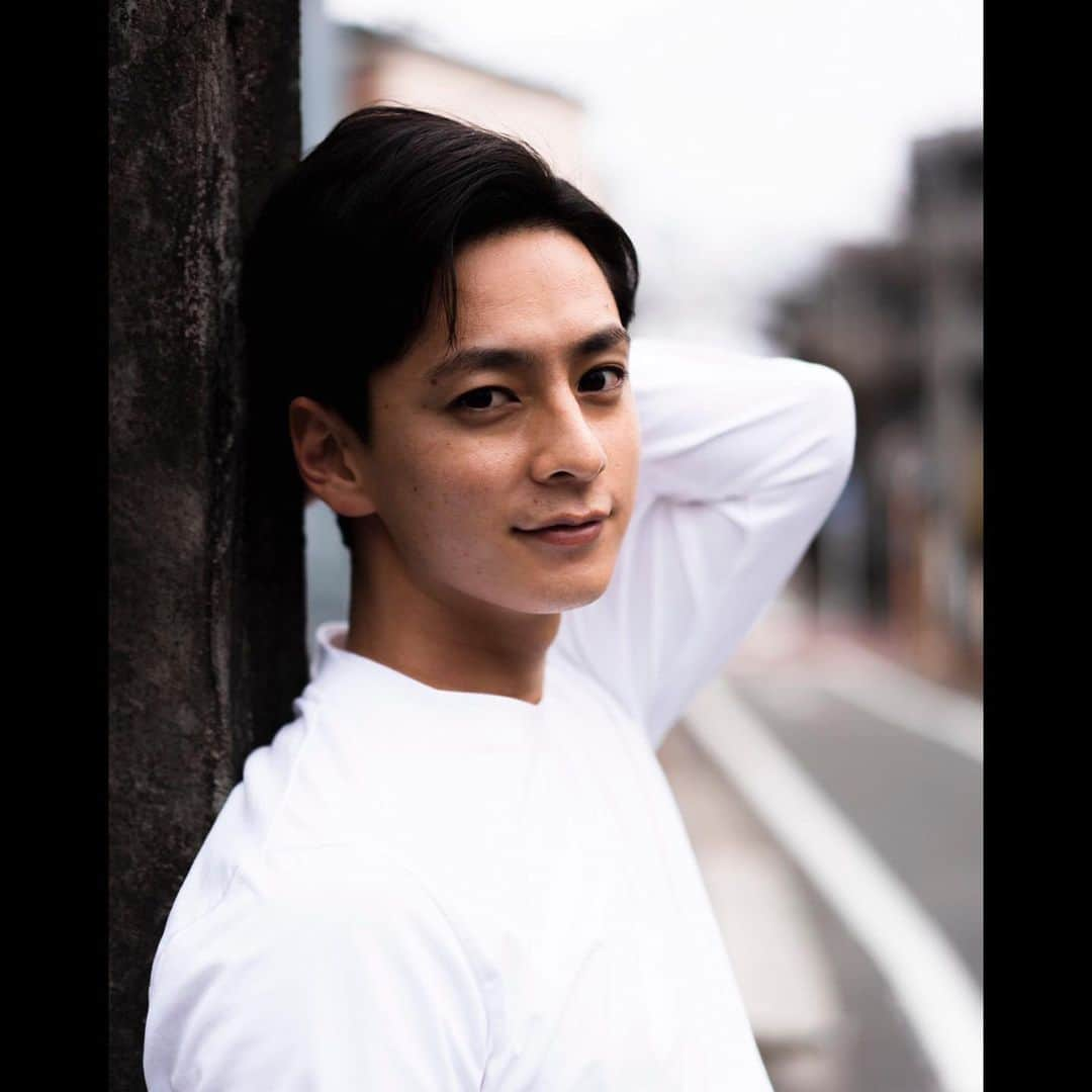 山口貴也さんのインスタグラム写真 - (山口貴也Instagram)「. 明日9時からは"仮面ライダーセイバー"第14章です。  悲しい出来事が起こってしまった後、 戦士たちはどう進んでいくのか注目です。  Photo by @robin_officialjp   #仮面ライダーセイバー #仮面ライダーブレイズ #新堂倫太郎 #山口貴也」12月12日 17時08分 - takaya_yamaguchi_official