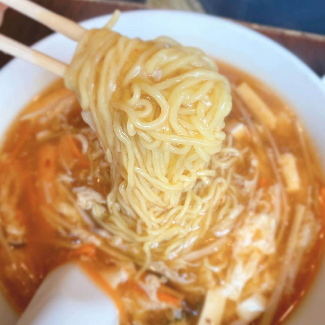 イトウジュン（タイ料理研究家）さんのインスタグラム写真 - (イトウジュン（タイ料理研究家）Instagram)「#自由が丘 で 私が大好きな中華は #泰興楼 ❣️ とにかく #餃子 ここのは最高❣️ 大きくてジューシー #肉汁たっぷり すぎ #酸辣湯麺 も #硬焼きそば も #大盛り で美味しいよ  #お勧めランチ #自由が丘ランチ #中華好きな人と繋がりたい  #自由が丘中華  #餃子の美味しいお店  #辛いもの好き  #コスパ最高  #行列のできる店  #行列グルメ  #グルメな人と繋がりたい  #インスタ映え  #ランチ  #自由が丘グルメ  #自由が丘カフェ  #大食い  #満足度高い  #大食い女子 #ラーメン女子 #ラーメン好きな人と繋がりたい  #ラーメン  #麺活 #自由が丘ラーメン #中華好きな人と繋がりたい」12月12日 17時10分 - junito.13