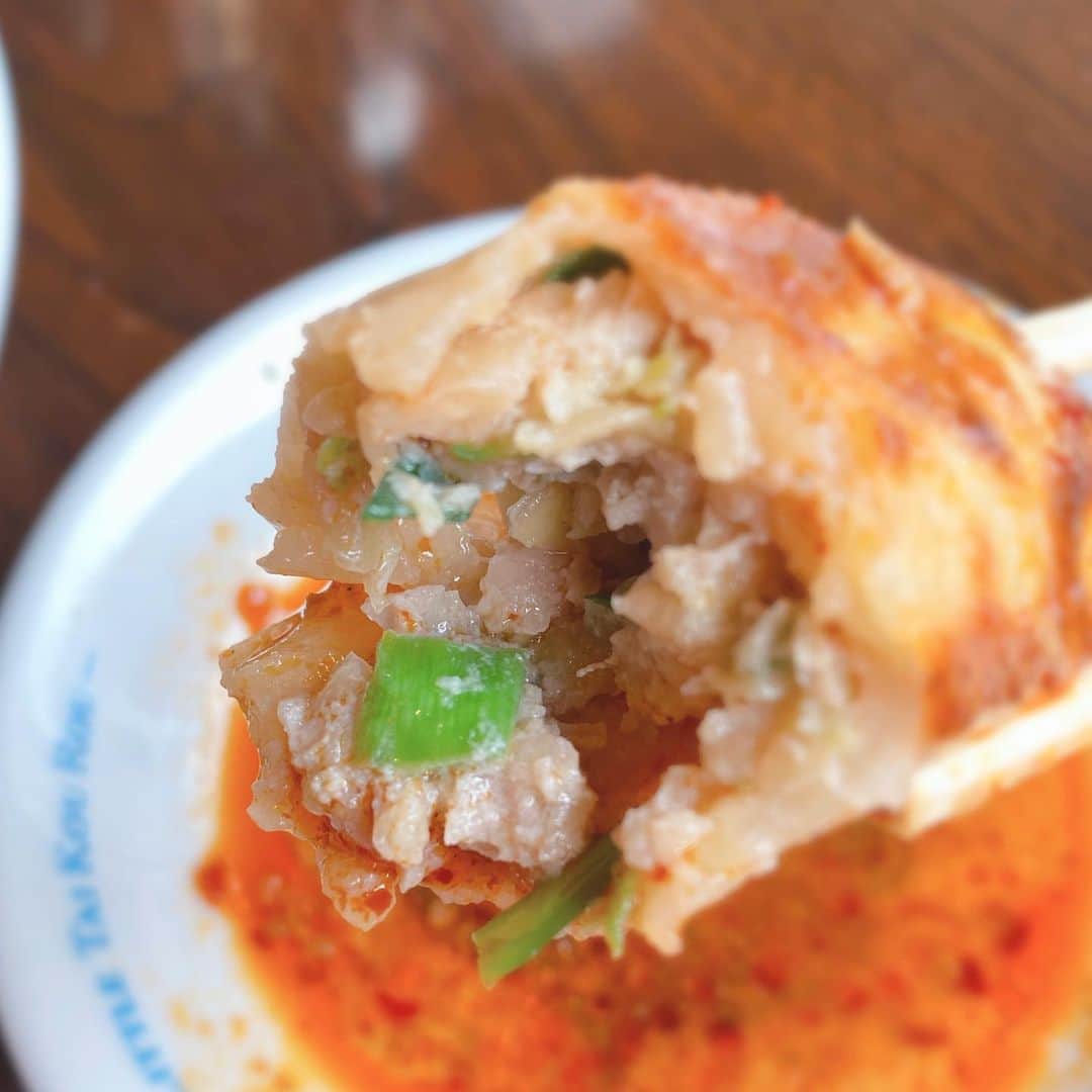 イトウジュン（タイ料理研究家）さんのインスタグラム写真 - (イトウジュン（タイ料理研究家）Instagram)「#自由が丘 で 私が大好きな中華は #泰興楼 ❣️ とにかく #餃子 ここのは最高❣️ 大きくてジューシー #肉汁たっぷり すぎ #酸辣湯麺 も #硬焼きそば も #大盛り で美味しいよ  #お勧めランチ #自由が丘ランチ #中華好きな人と繋がりたい  #自由が丘中華  #餃子の美味しいお店  #辛いもの好き  #コスパ最高  #行列のできる店  #行列グルメ  #グルメな人と繋がりたい  #インスタ映え  #ランチ  #自由が丘グルメ  #自由が丘カフェ  #大食い  #満足度高い  #大食い女子 #ラーメン女子 #ラーメン好きな人と繋がりたい  #ラーメン  #麺活 #自由が丘ラーメン #中華好きな人と繋がりたい」12月12日 17時10分 - junito.13