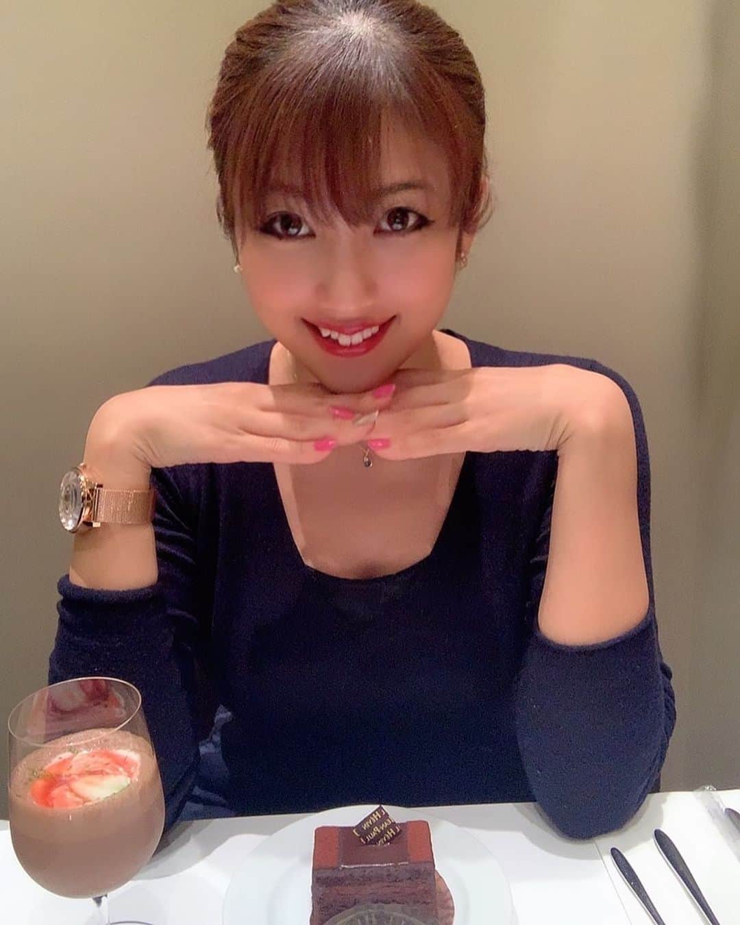神谷麻美さんのインスタグラム写真 - (神谷麻美Instagram)「ゆうかりんとお茶したよん🍰💗☕💭✨ #chocolatecake 美味しい🍰好き💕✨ #illumination 🎄💕✨」12月12日 17時16分 - asamice428