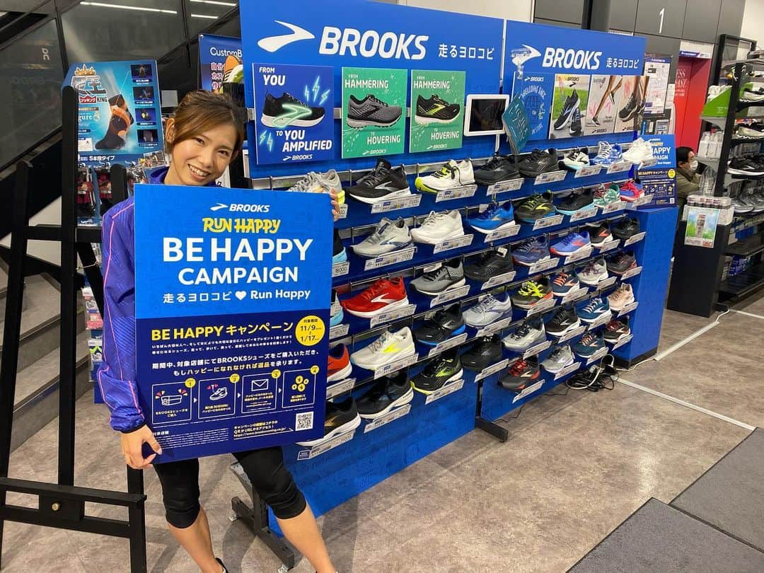 のインスタグラム：「今日はBROOKSイベントでした！！御茶ノ水のスポーツゼビオさんでシューズ試し履きの後、蔵前のOUR OURさんでコーヒー&ドーナツブレイク！🍩☕️ 隅田川の川沿いをランニングしてスカイツリーと💩のインスタスポットで写真撮影✨ ランニング事情や情報交換、目標発表などなどみんなでゆるっと楽しみました☺️✨ たまにはガチ練以外にこうゆうのもいいね😊✨ (ただ甘いだけ笑) 天気も良くて楽しい1日でした！🙋‍♀️✨ #brooksの看板娘ちゃん #japan #brooks #marathon #マラソン #マラソン女子 #ランニング #ランニング女子」