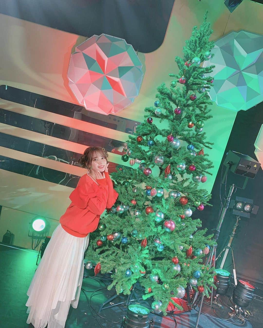 社本悠のインスタグラム：「﻿ #エビスト Christmas Special Event🎄﻿ ご来場いただきありがとうございました！﻿ ﻿ ディレイ配信があるので、楽曲の話とかはまたディレイが終わってから話しますね🌸﻿ ﻿ 明日は5th LIVEの上映会です🎵﻿ また明日ね！って言えるの嬉しい〜🪄﻿ ﻿ まだ今は会えないよって方も、いつか必ず、会える日が来ると信じてようね✨﻿ ﻿ その時を楽しみにしてます⭐️」