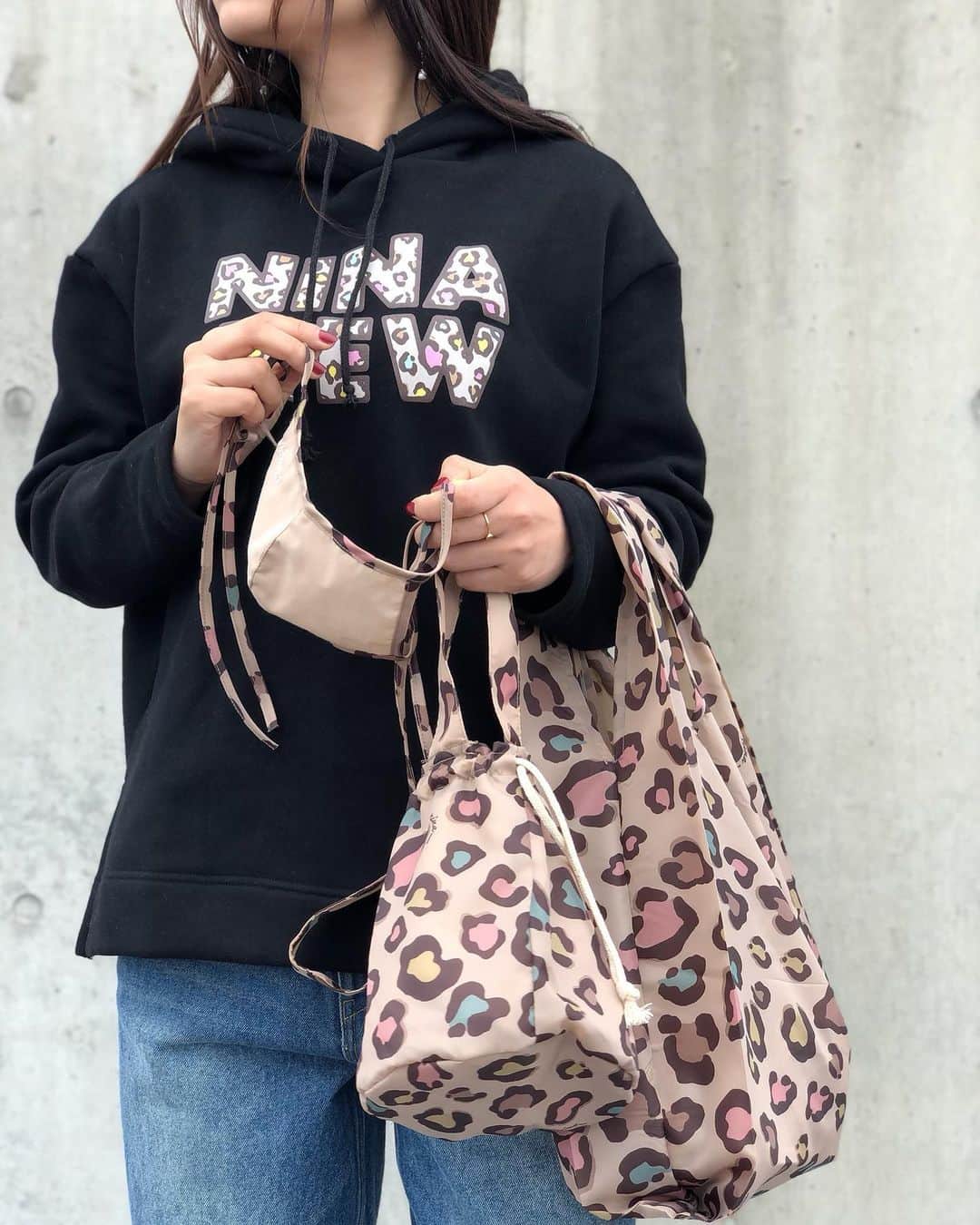 新谷美奈のインスタグラム：「.﻿ ﻿ すでにご予約殺到中の﻿  🎍Nina mew 2021 HAPPY BAG🛍﻿ 史上最高にかわいい！と大評判で﻿ とってもうれしいです🥰﻿ ﻿ お問い合わせもたくさん頂き﻿ ありがとうございます😊﻿ ただいまストーリーにて﻿ ご質問を受け付けておりますので﻿ 何かあればぜひご質問下さいね💛﻿ #今夜まとめてお返事いたします🌙﻿ ﻿ ﻿ @ninamew_official#Ninamew#ニーナミュウ#GLAMOURbyGATHER#GATHER#ゆめタウン佐賀#ゆめタウン#セレクトショップ#selectshop#2021 #福袋 #新春#新春福袋 #HAPPYBAG #完売必至 #予約受付中#ご希望の方はDM下さいね🙋🏼💗」