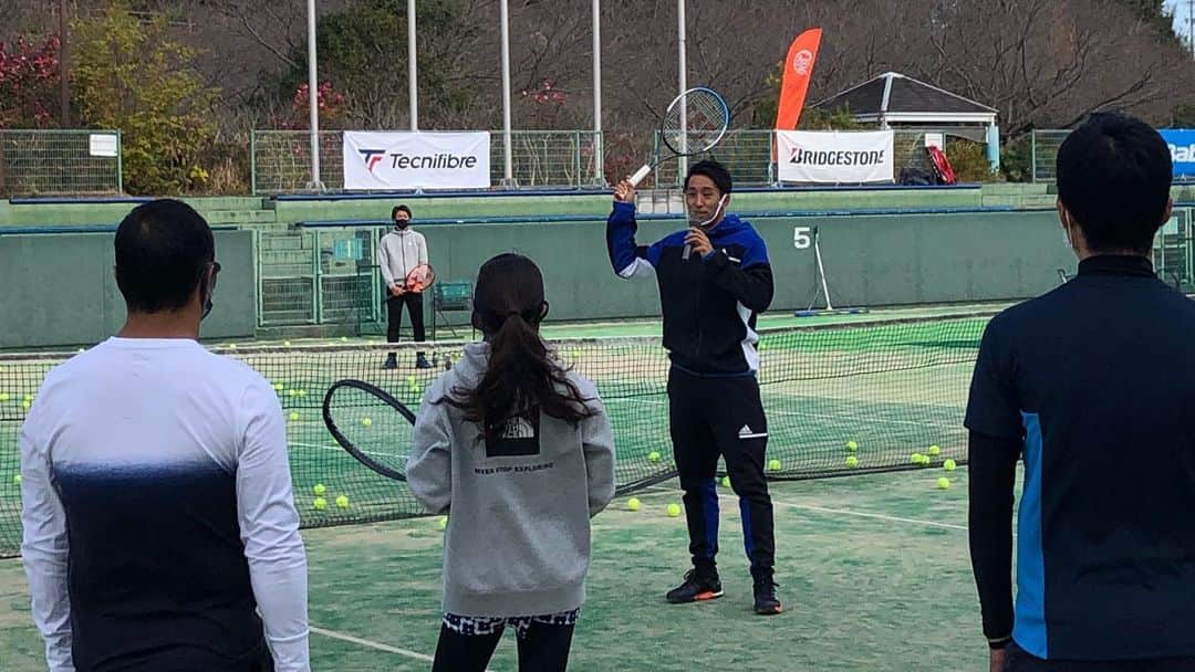内山靖崇さんのインスタグラム写真 - (内山靖崇Instagram)「花川祭参加してくださった皆様、ありがとうございました！ 検温＋参加者の方々はマスク着用、プロはマウスガード着用の元で楽しくテニスをすることが出来ました！🎾 改めて今日テニスの素晴らしさを感じました。 もっと多くの方々とテニスを出来る機会がいち早く戻ることを本当に願います。  #花川祭  #テニス  #テニスクリニック  #浜松市  #プロテニスプレイヤー」12月12日 17時52分 - yasutaka0805