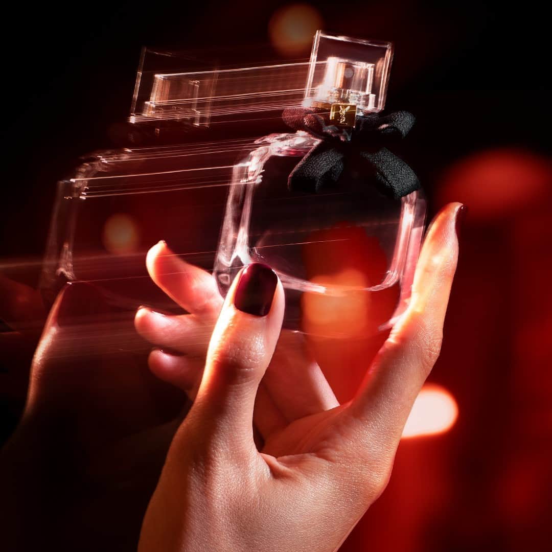 Yves Saint Laurent Beautyさんのインスタグラム写真 - (Yves Saint Laurent BeautyInstagram)「Out from the shadows, with his presents he came, He seduced us and tempted and called them by name! MON PARIS EAU DE PARFUM #yslbeauty #yslbeautybeforechristmas #giftwildly」12月12日 17時58分 - yslbeauty