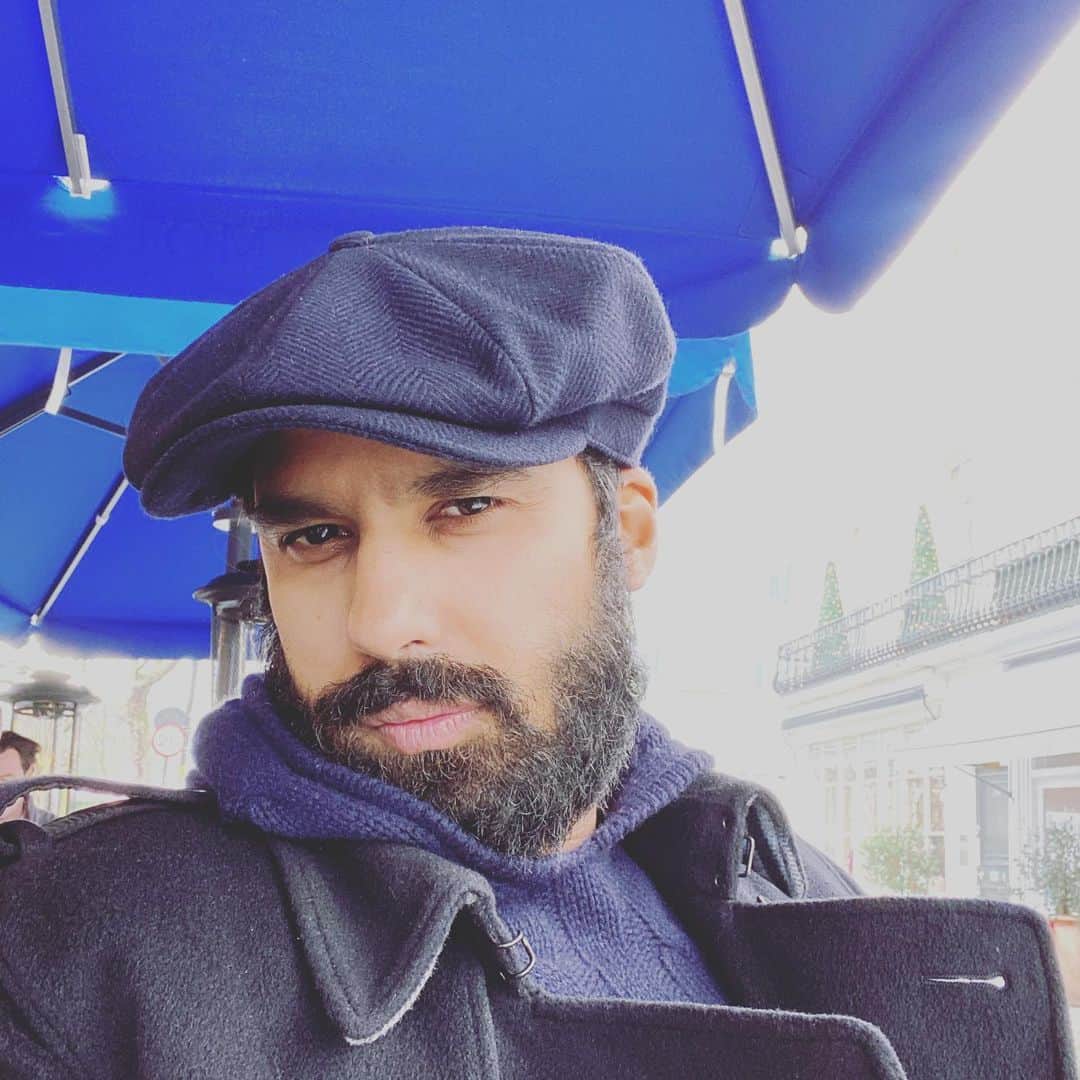 クナル・ネイヤーのインスタグラム：「Can you guess what I’m thinking...」