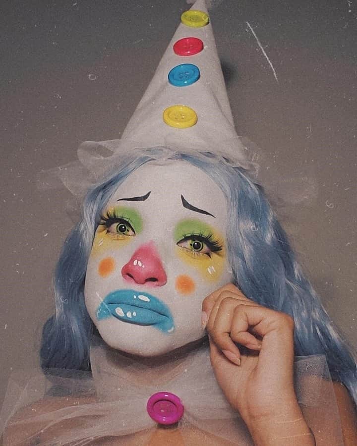 Dazed Magazineさんのインスタグラム写真 - (Dazed MagazineInstagram)「In the words of Mo’Nique, “When you do clownery, the clown comes back to bite!” 🤡  For @dazedfashion, @hattirex explores how the #clowncore trend has picked up pace in 2020, thanks to its gender-blurring aesthetics and escapist themes. Link in bio to read 📲  📷🔄 @kamranmc」12月12日 18時01分 - dazed