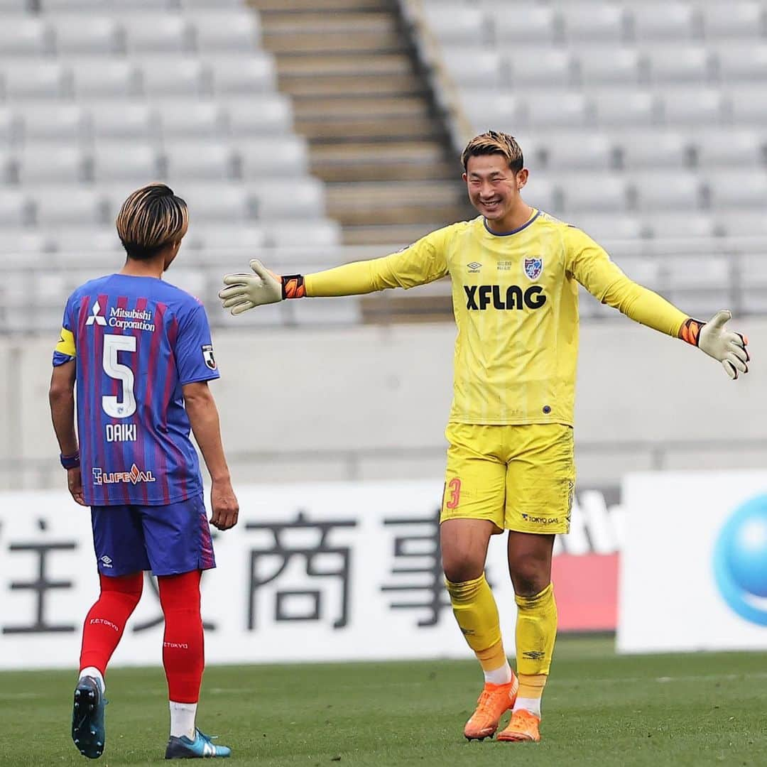 FC東京オフィシャルグッズさんのインスタグラム写真 - (FC東京オフィシャルグッズInstagram)「🔵🔴 #FULLTIME #TokyoHiroshima  2020明治安田生命J1リーグ第31節 #FC東京 1-0 #サンフレッチェ広島  全員が必死にボールを繋ぎ、もぎ取った1点が決勝点!!!!!!!!!🙌🙌🙌  全員のチカラで勝利を掴み獲りました!!!!!!!!!✊✊✊🔵🔴 @fctokyoofficial  #きらぼし銀行Day #STAYWITHTOKYO  #fctokyo #tokyo」12月12日 18時04分 - fctokyoofficial