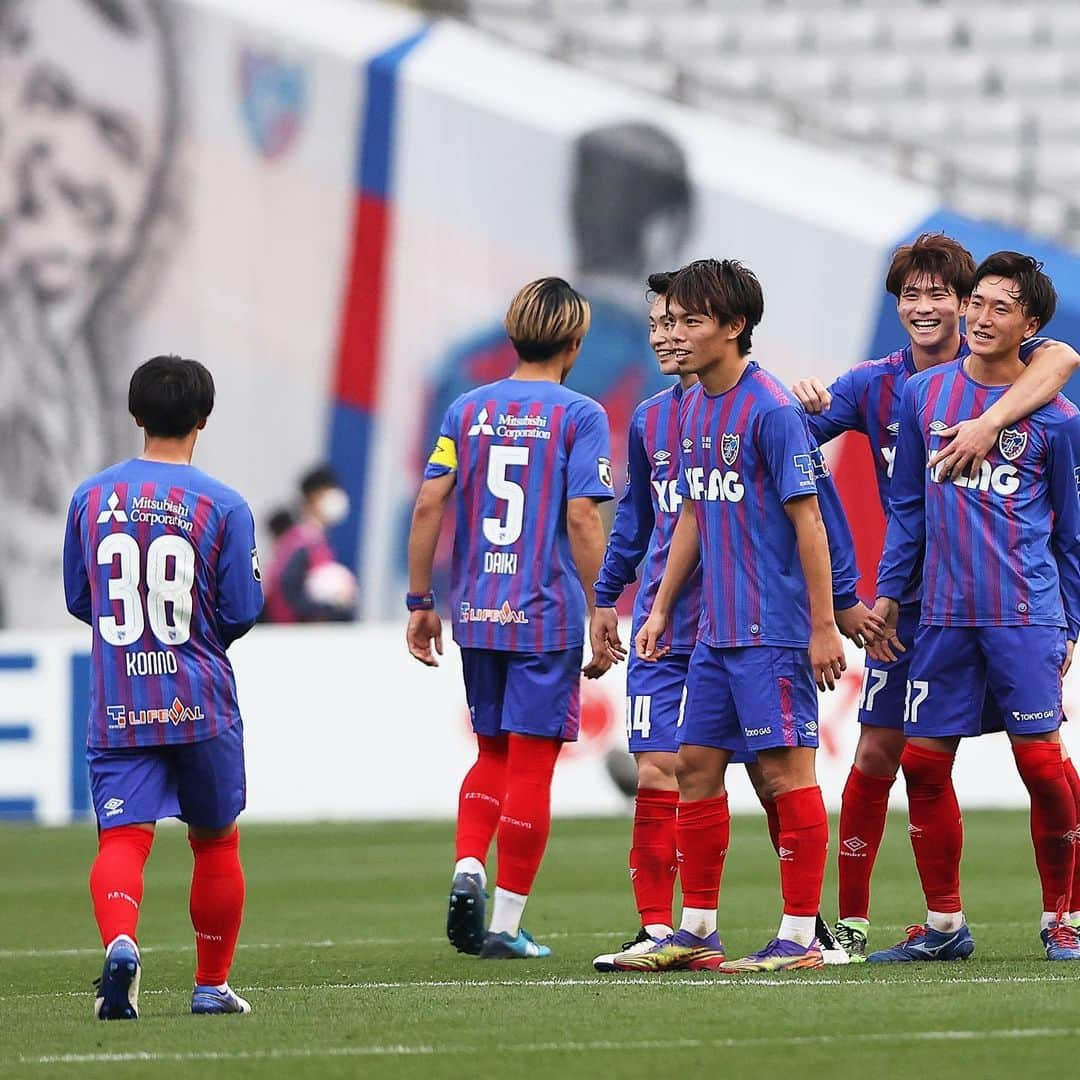 FC東京オフィシャルグッズさんのインスタグラム写真 - (FC東京オフィシャルグッズInstagram)「🔵🔴 #FULLTIME #TokyoHiroshima  2020明治安田生命J1リーグ第31節 #FC東京 1-0 #サンフレッチェ広島  全員が必死にボールを繋ぎ、もぎ取った1点が決勝点!!!!!!!!!🙌🙌🙌  全員のチカラで勝利を掴み獲りました!!!!!!!!!✊✊✊🔵🔴 @fctokyoofficial  #きらぼし銀行Day #STAYWITHTOKYO  #fctokyo #tokyo」12月12日 18時04分 - fctokyoofficial