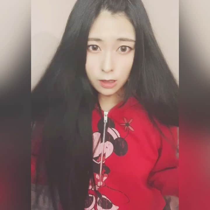 のインスタグラム：「美髪トリートメント前後🙋‍♀️✨ 詳細はまた載せるねぇ🌈 大親友のお財布になってくるけーん💟 #私の大親友と言えば #よく出てくる  #お財布」
